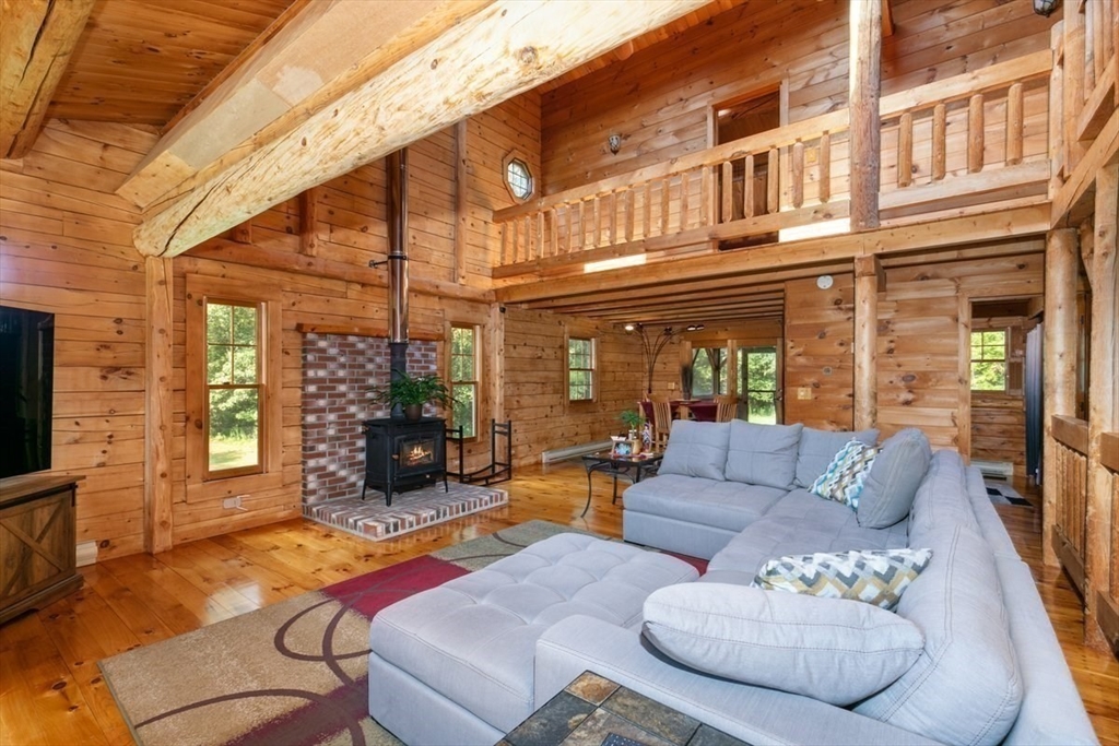Haverhill, Massachusetts, 01832, United States, 4 Bedrooms Bedrooms, ,2 BathroomsBathrooms,Residential,For Sale,1906911