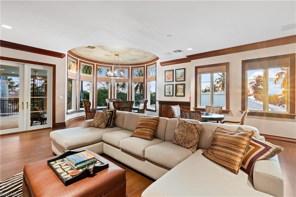 40 5th Ave S, Naples, Florida, 34102, United States, 5 Bedrooms Bedrooms, ,7 BathroomsBathrooms,Residential,For Sale,40 5th Ave S,1482244
