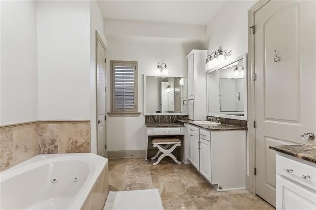 Metairie, Louisiana, 70005, United States, 4 Bedrooms Bedrooms, ,4 BathroomsBathrooms,Residential,For Sale,1978358