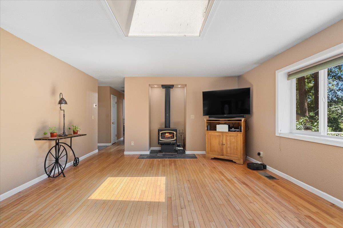 Grass Valley, California, 95949, United States, 3 Bedrooms Bedrooms, ,3 BathroomsBathrooms,Residential,For Sale,1928766