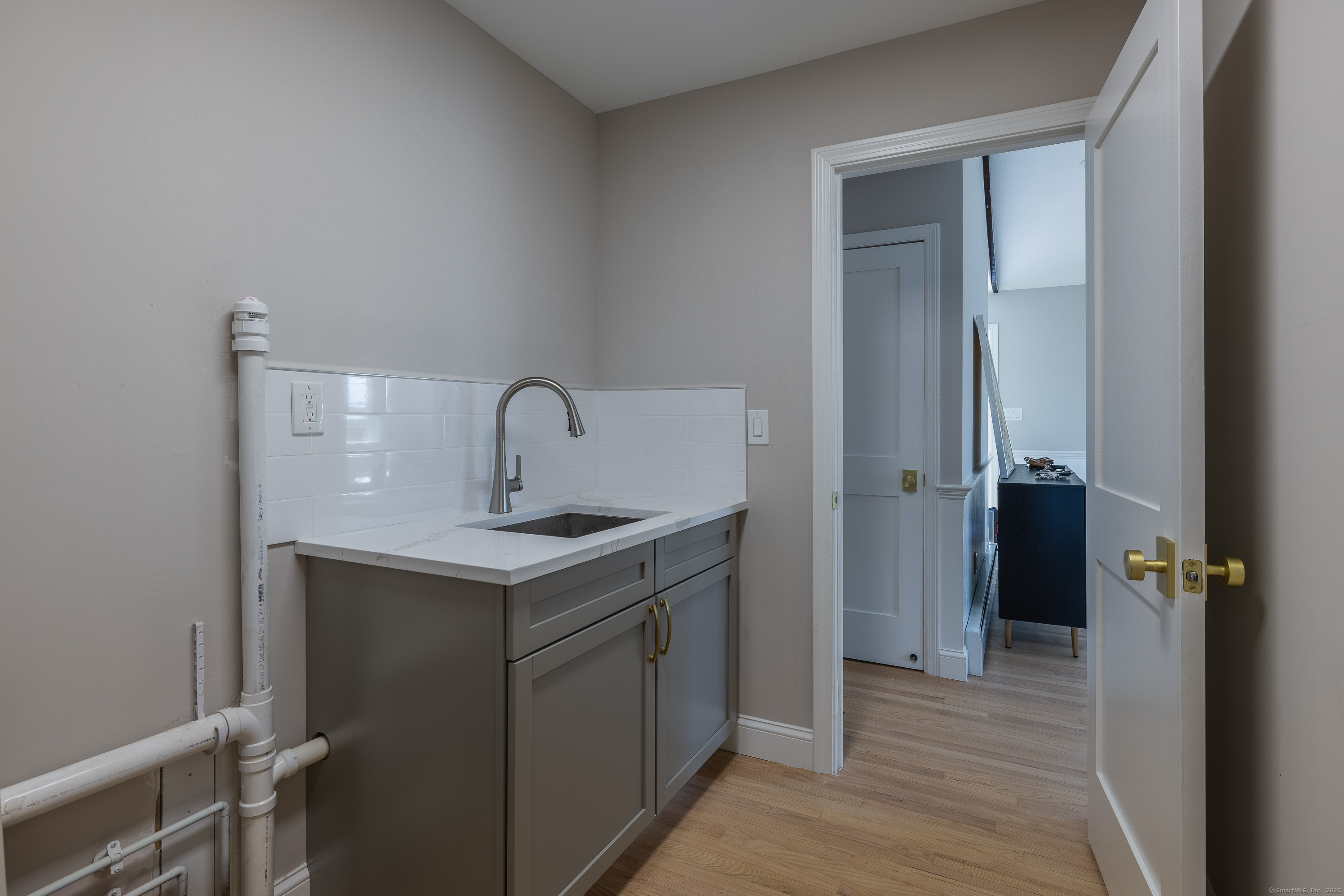 Brookfield, Connecticut, 06804, United States, 3 Bedrooms Bedrooms, ,4 BathroomsBathrooms,Residential,For Sale,1940398