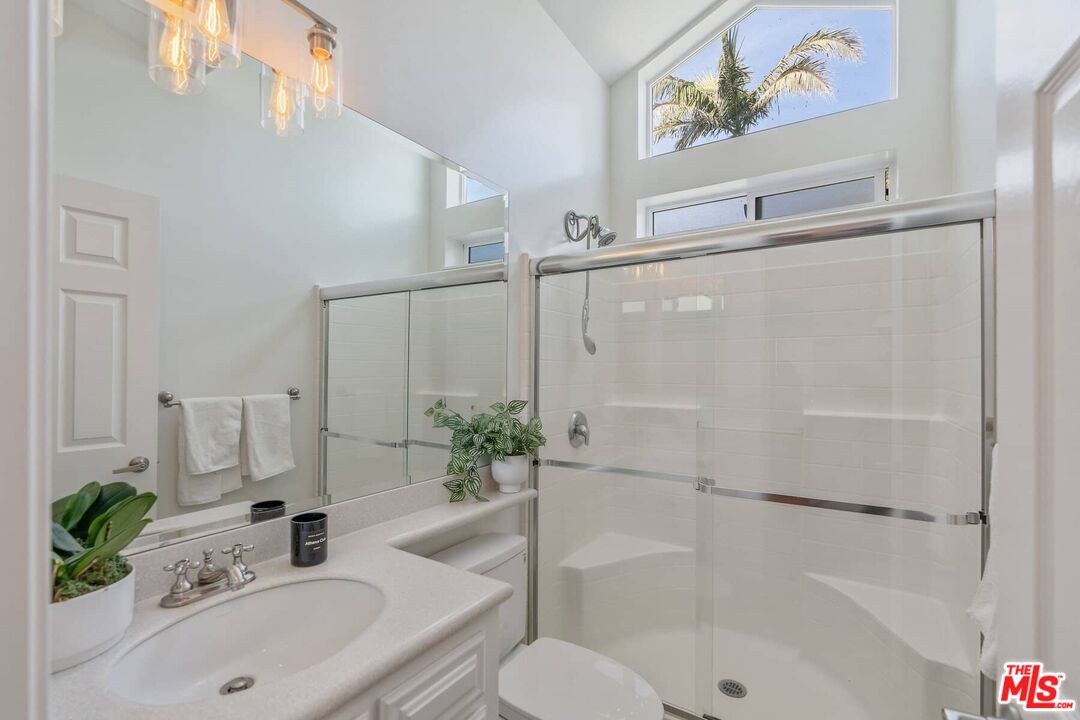 Malibu, California, 90265, United States, 3 Bedrooms Bedrooms, ,2 BathroomsBathrooms,Residential,For Sale,1795303