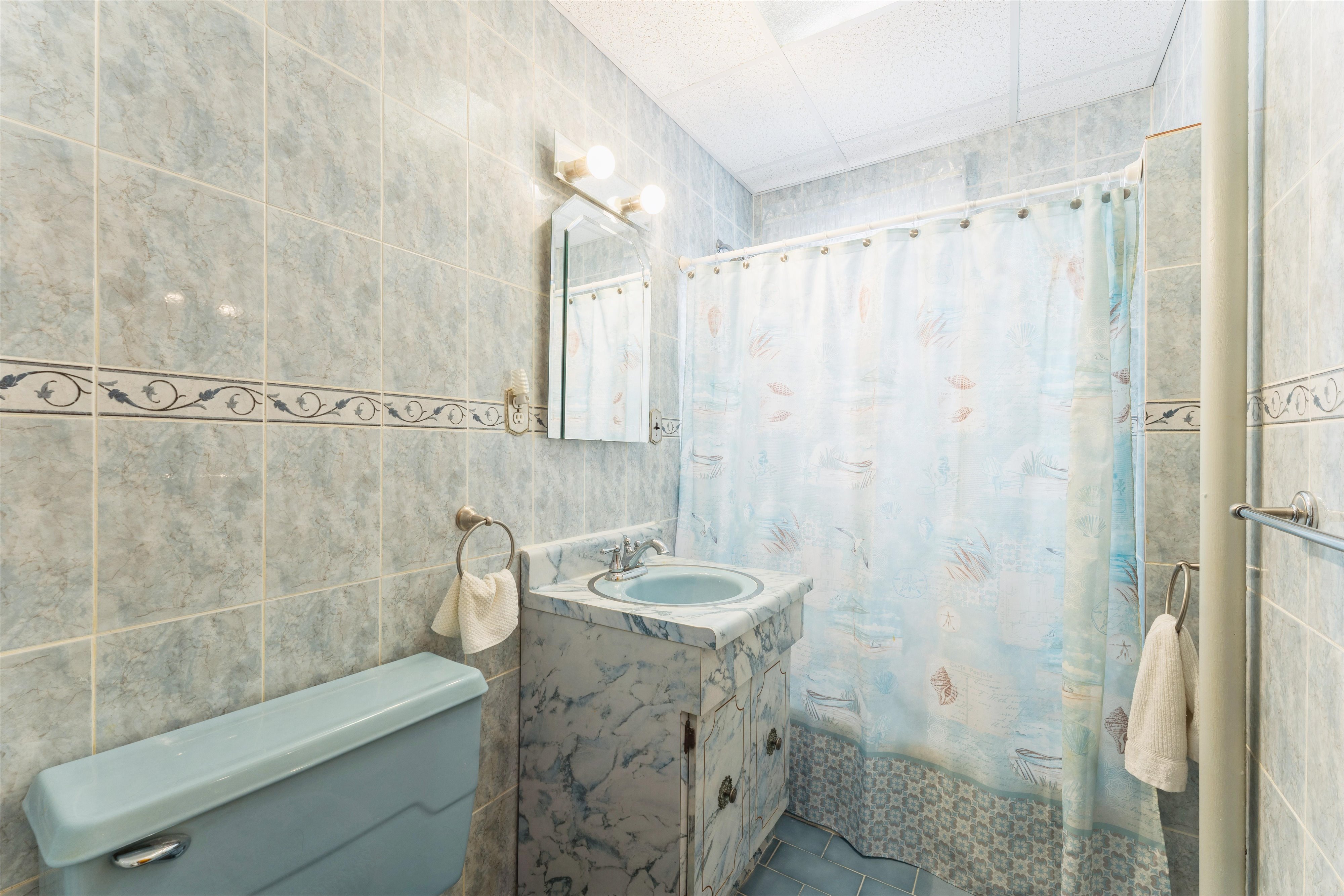 Bayside, New York, 11361, United States, 2 Bedrooms Bedrooms, ,2 BathroomsBathrooms,Residential,For Sale,1988869