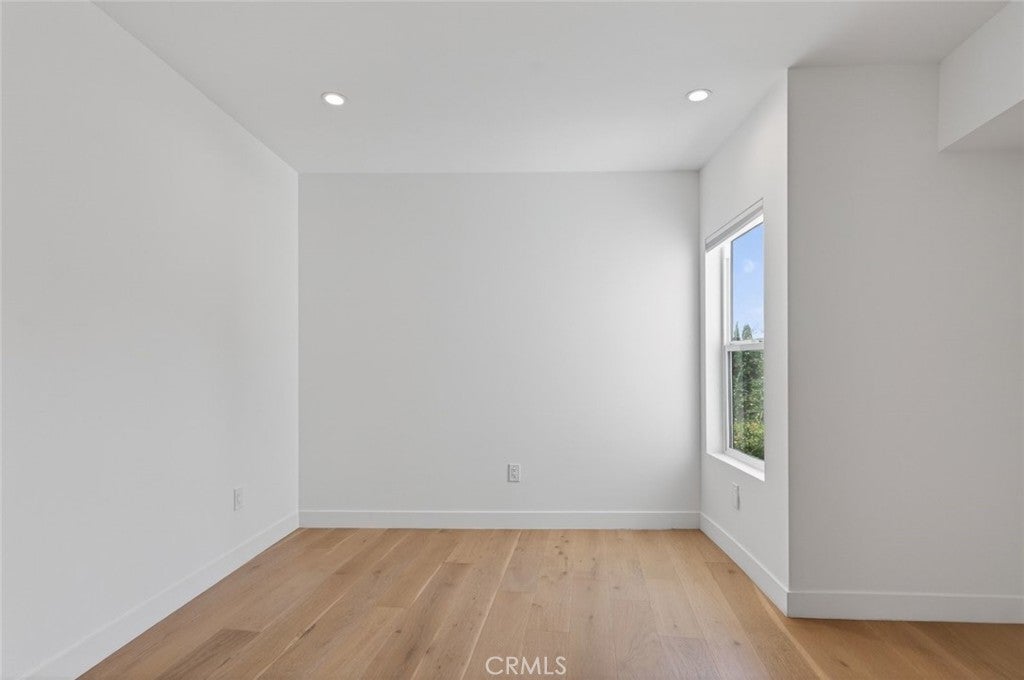 Los Angeles, California, 90026, United States, 3 Bedrooms Bedrooms, ,3 BathroomsBathrooms,Residential,For Sale,2040184