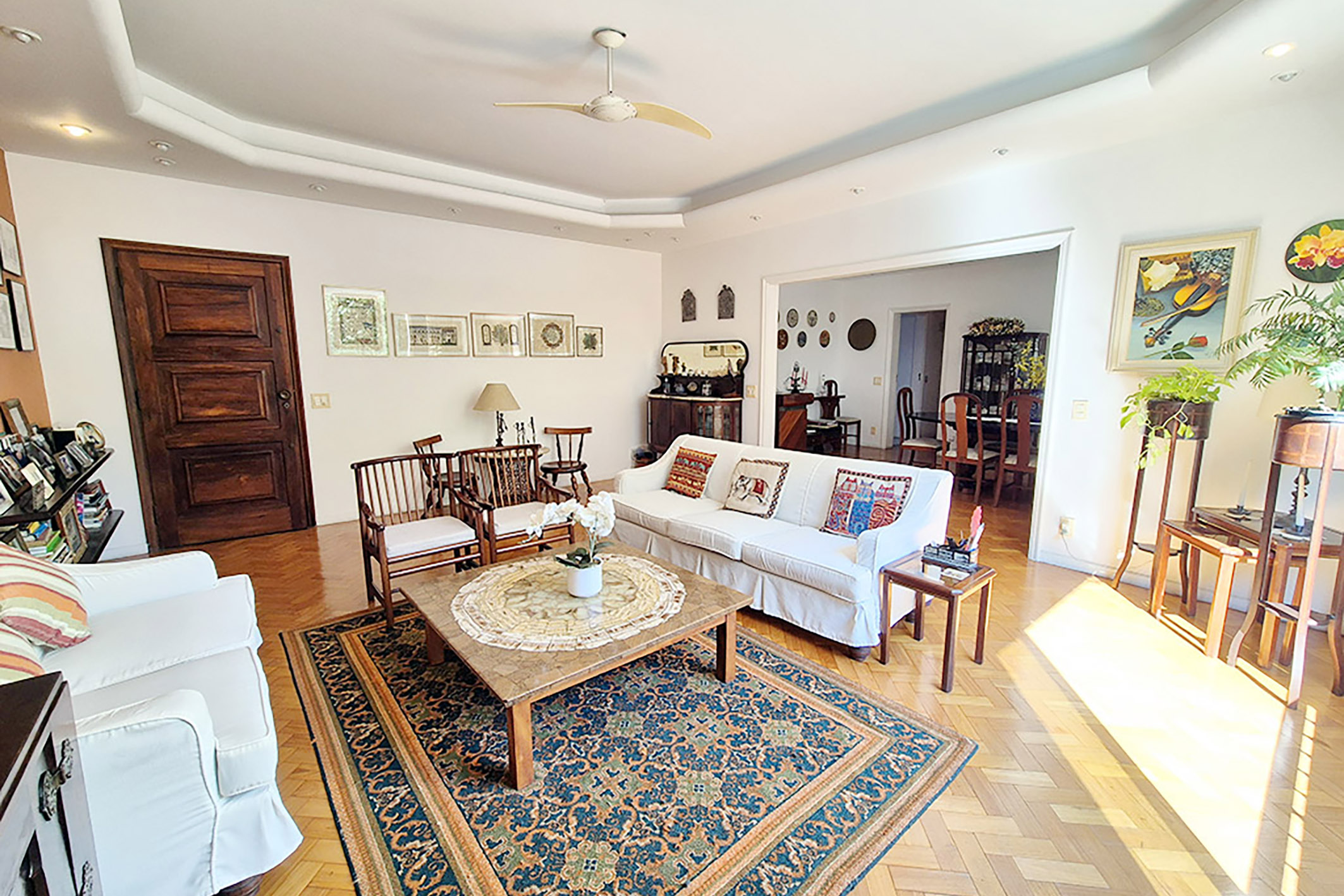  Apartment with a Generous Floor Plan on Praça Eugênio Jardim - 物件實景