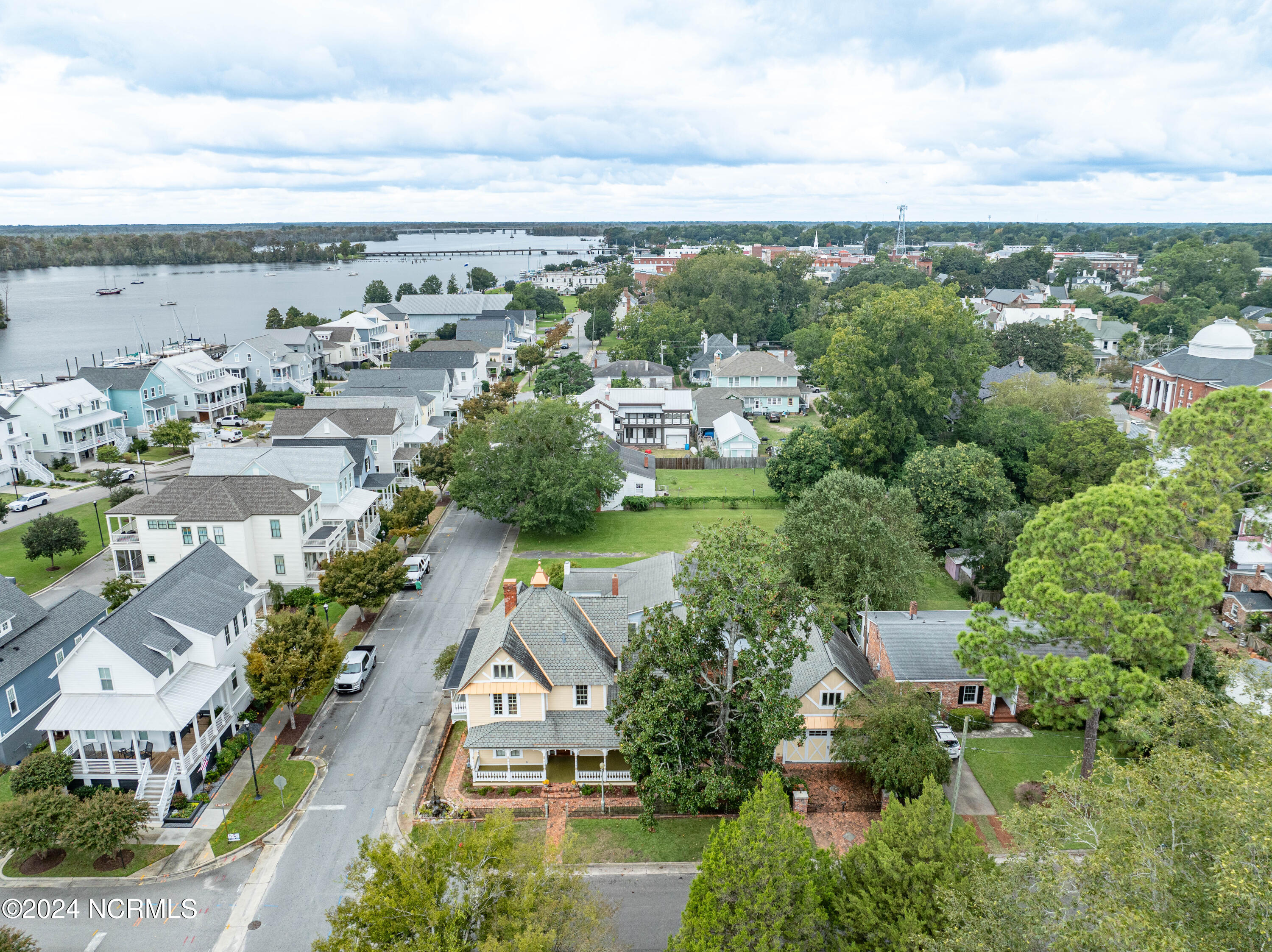 122 S Academy Street, Washington, North Carolina, 27889, United States, 3 Bedrooms Bedrooms, ,4 BathroomsBathrooms,Residential,For Sale,122 S Academy Street,1639244