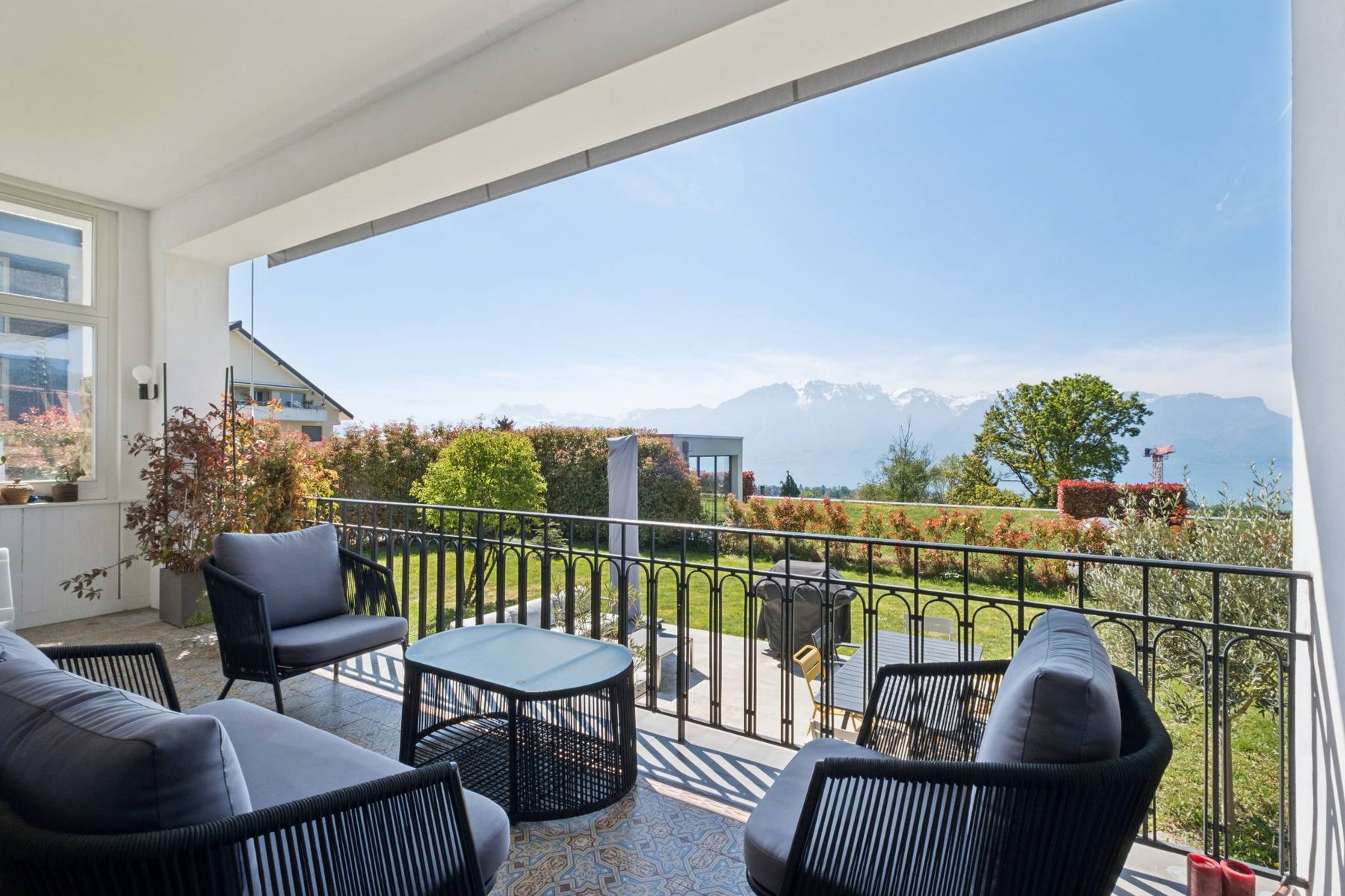  Timeless elegance and commanding lake views - 物件實景