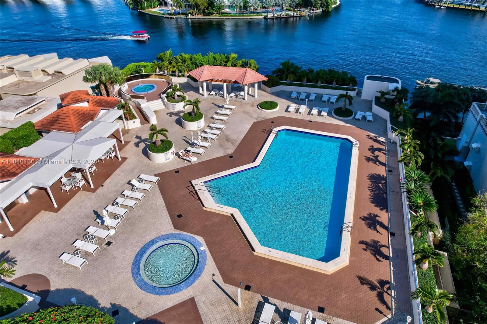 Aventura, Florida, 33180, United States, 2 Bedrooms Bedrooms, ,2 BathroomsBathrooms,Residential,For Sale,1898745