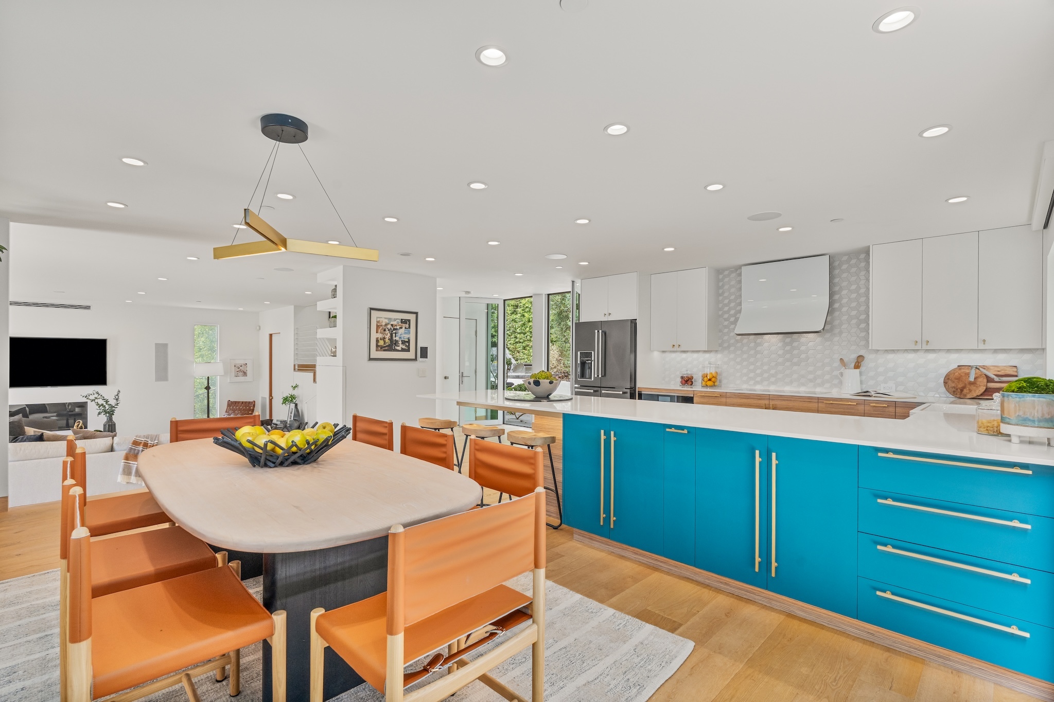  2129 Redcliff St - 物件實景