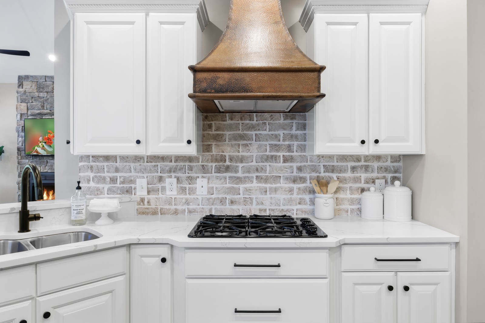 Clarksville, Tennessee, 37043, United States, 4 Bedrooms Bedrooms, ,5 BathroomsBathrooms,Residential,For Sale,1997798