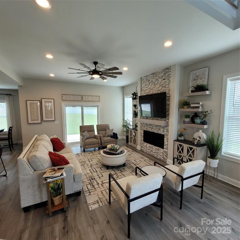 Hickory, North Carolina, 28602, United States, 3 Bedrooms Bedrooms, ,3 BathroomsBathrooms,Residential,For Sale,2000126