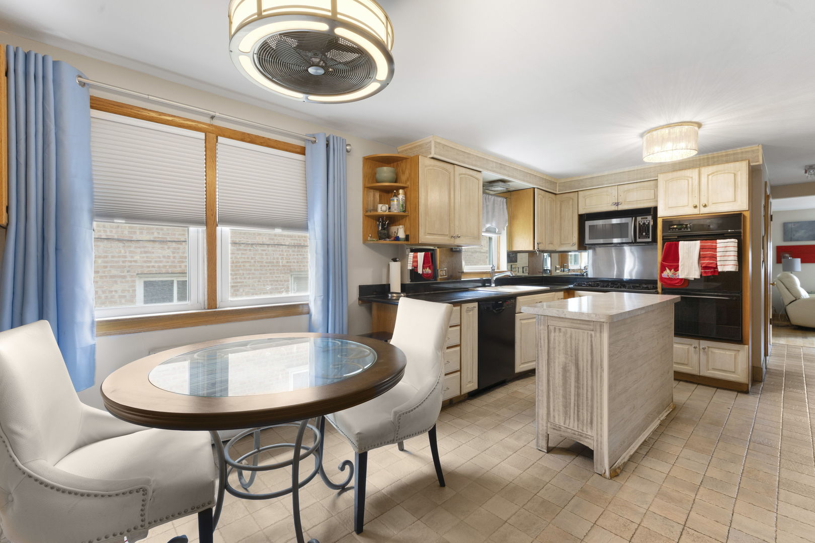 Berwyn, Illinois, 60402, United States, 6 Bedrooms Bedrooms, ,Residential,For Sale,1903495