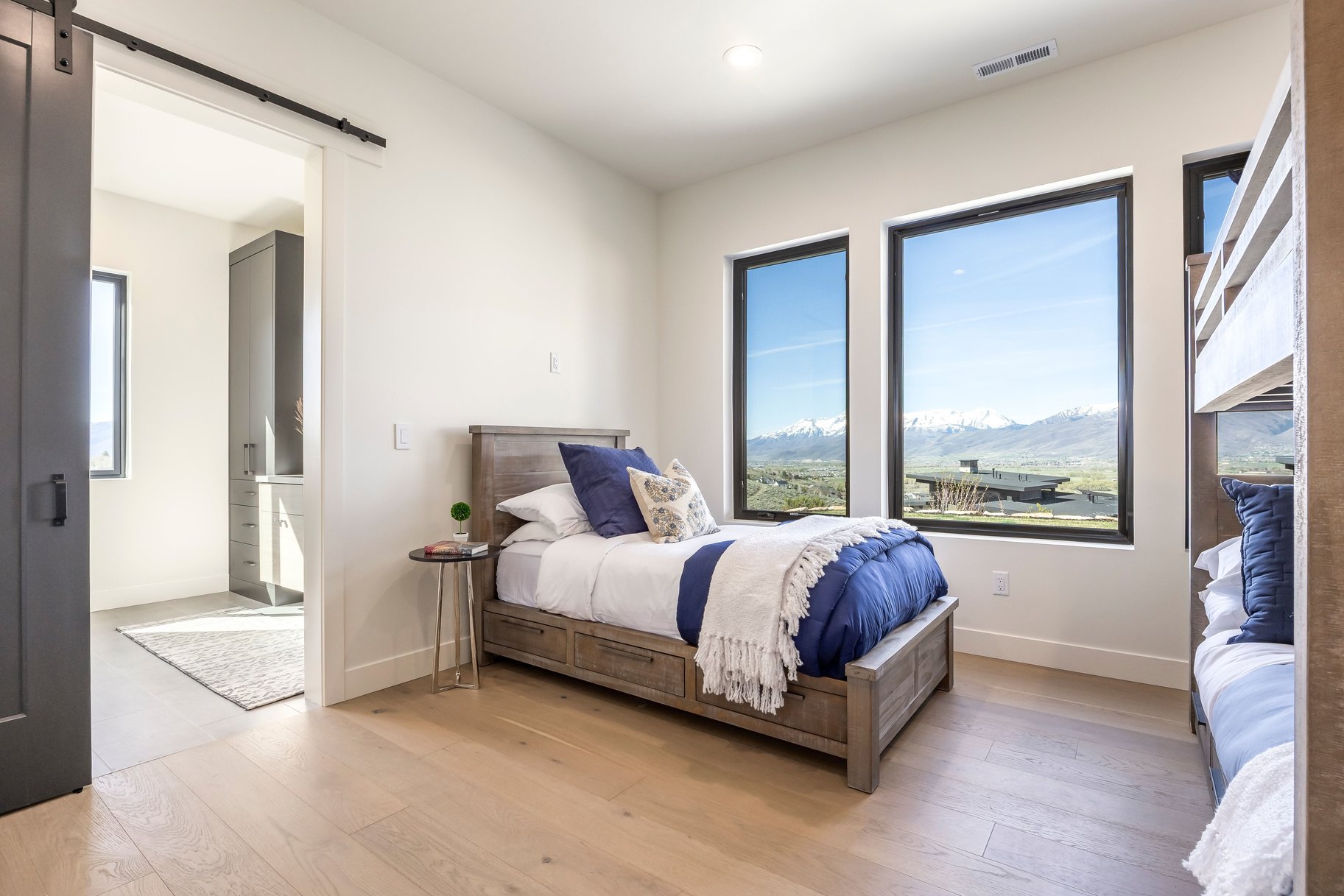  Upgraded Luxury Living with Panoramic Mountain Views - 物件實景