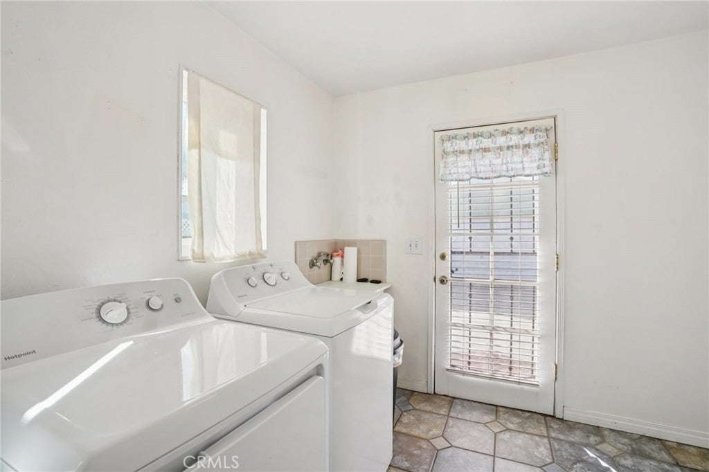 Lakewood, California, 90715, United States, 3 Bedrooms Bedrooms, ,1 BathroomBathrooms,Residential,For Sale,1988216