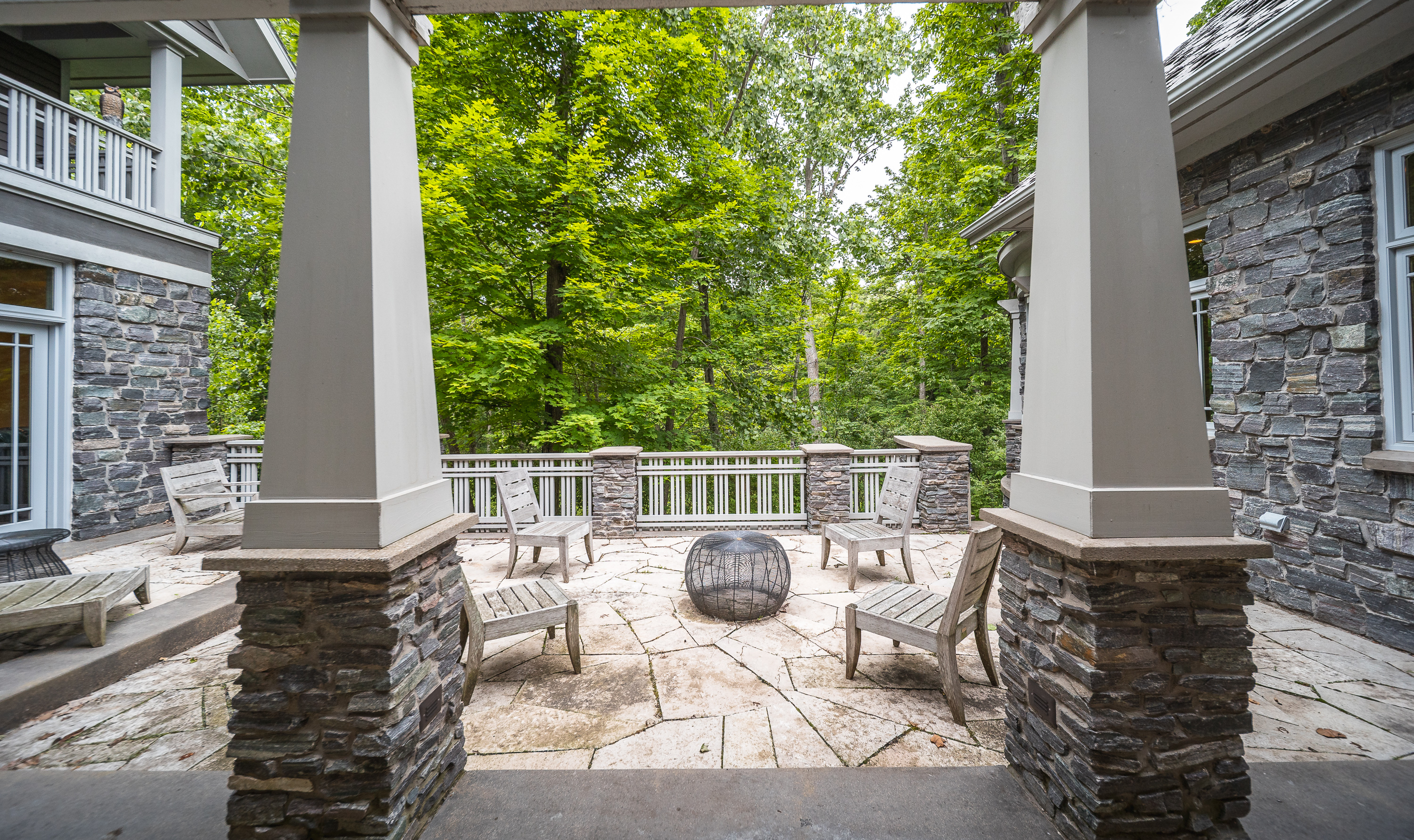  Stunning Prairie-Inspired Estate on 16 Acres of Scenic Woodlands - 物件實景