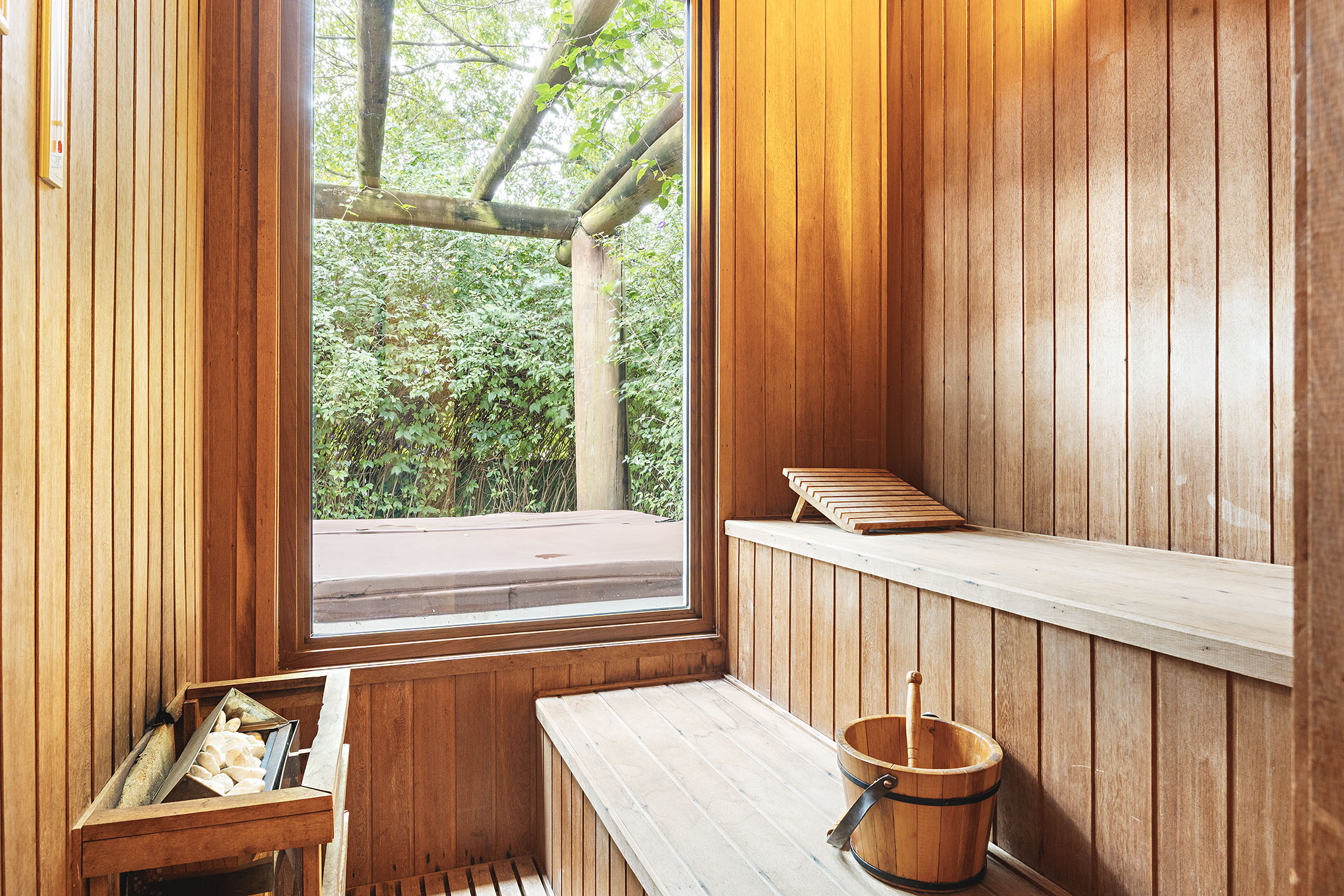  Farmhouse-Style Residence with Permanent Views of the Golf Course - 物件實景