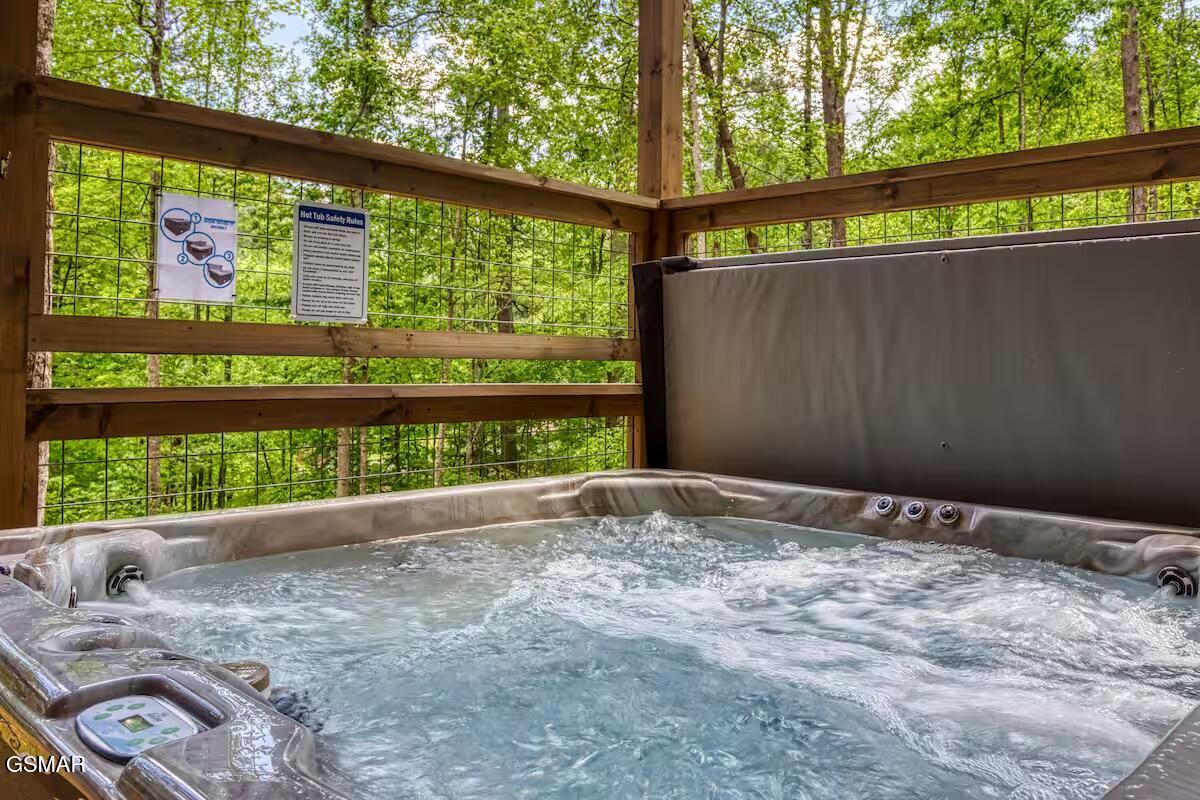 Sevierville, Tennessee, 37862, United States, 5 Bedrooms Bedrooms, ,5 BathroomsBathrooms,Residential,For Sale,2008857