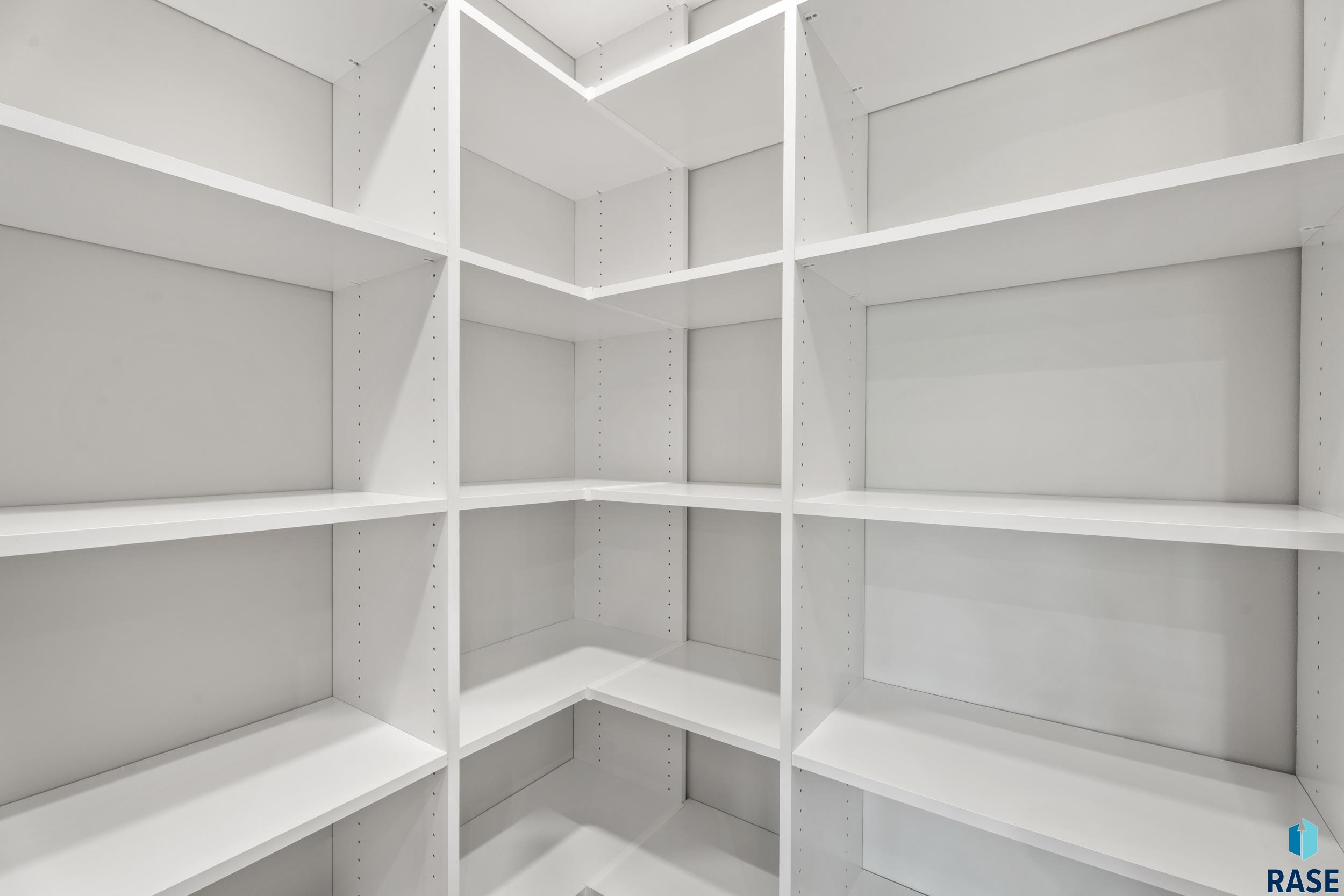 Sioux Falls, South Dakota, 57110, United States, 4 Bedrooms Bedrooms, ,2 BathroomsBathrooms,Residential,For Sale,1979703