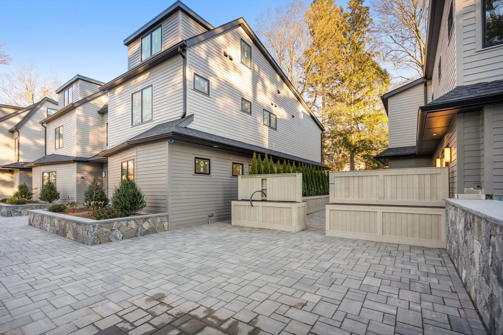 Newton, Massachusetts, 02461, United States, 5 Bedrooms Bedrooms, ,5 BathroomsBathrooms,Residential,For Sale,1995999