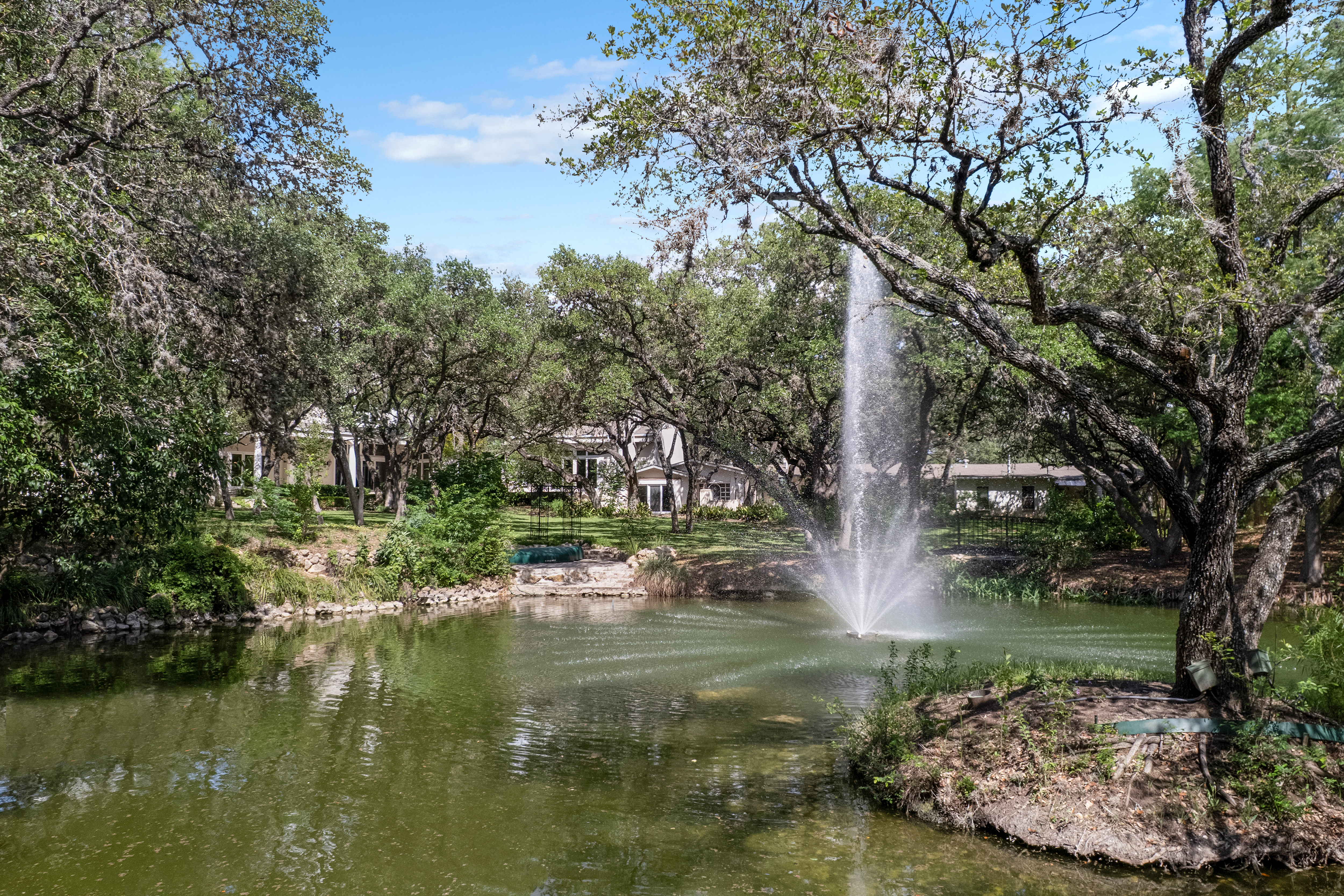  Timeless Estate in the Heart of Hill Country Village - 物件實景