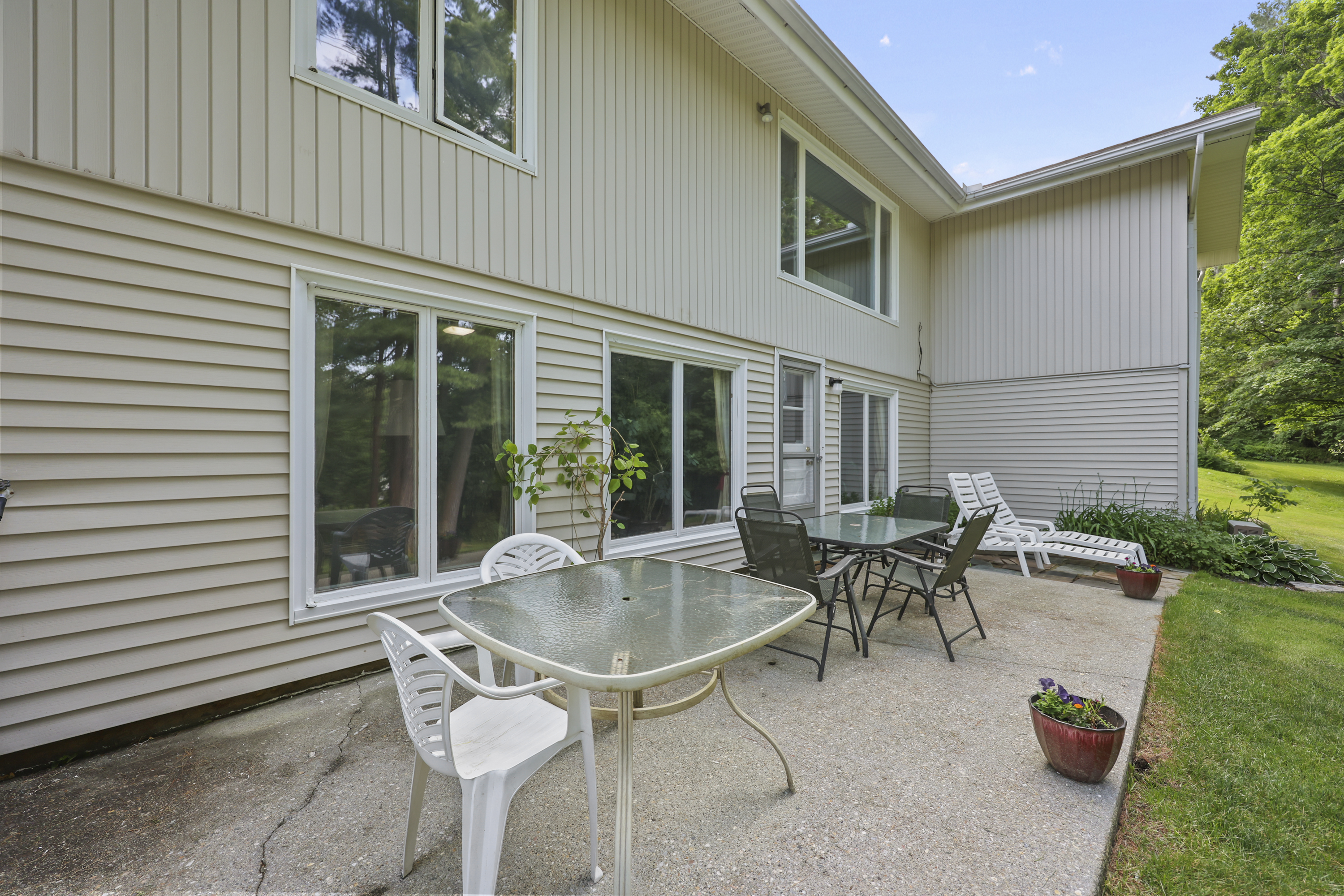  Immaculate 4 Bed Ranch with 3-Season Porch near Lake Onota - 物件實景