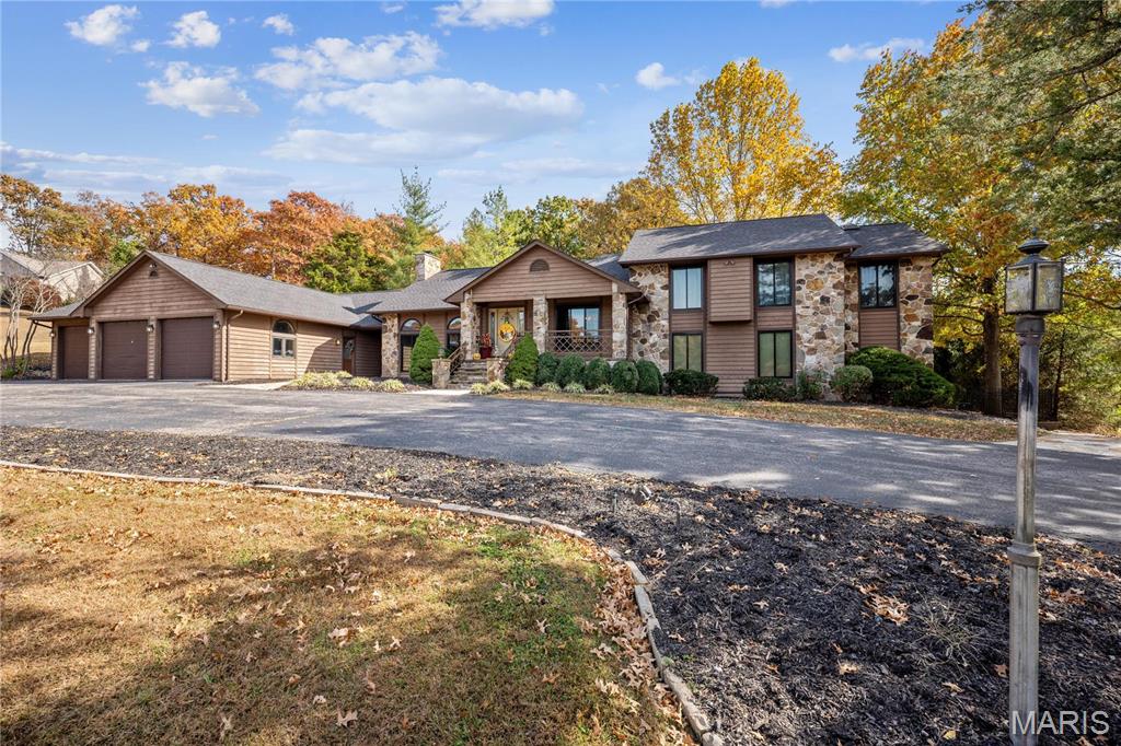 Sullivan, Missouri, 63080, United States, 5 Bedrooms Bedrooms, ,5 BathroomsBathrooms,Residential,For Sale,1906058