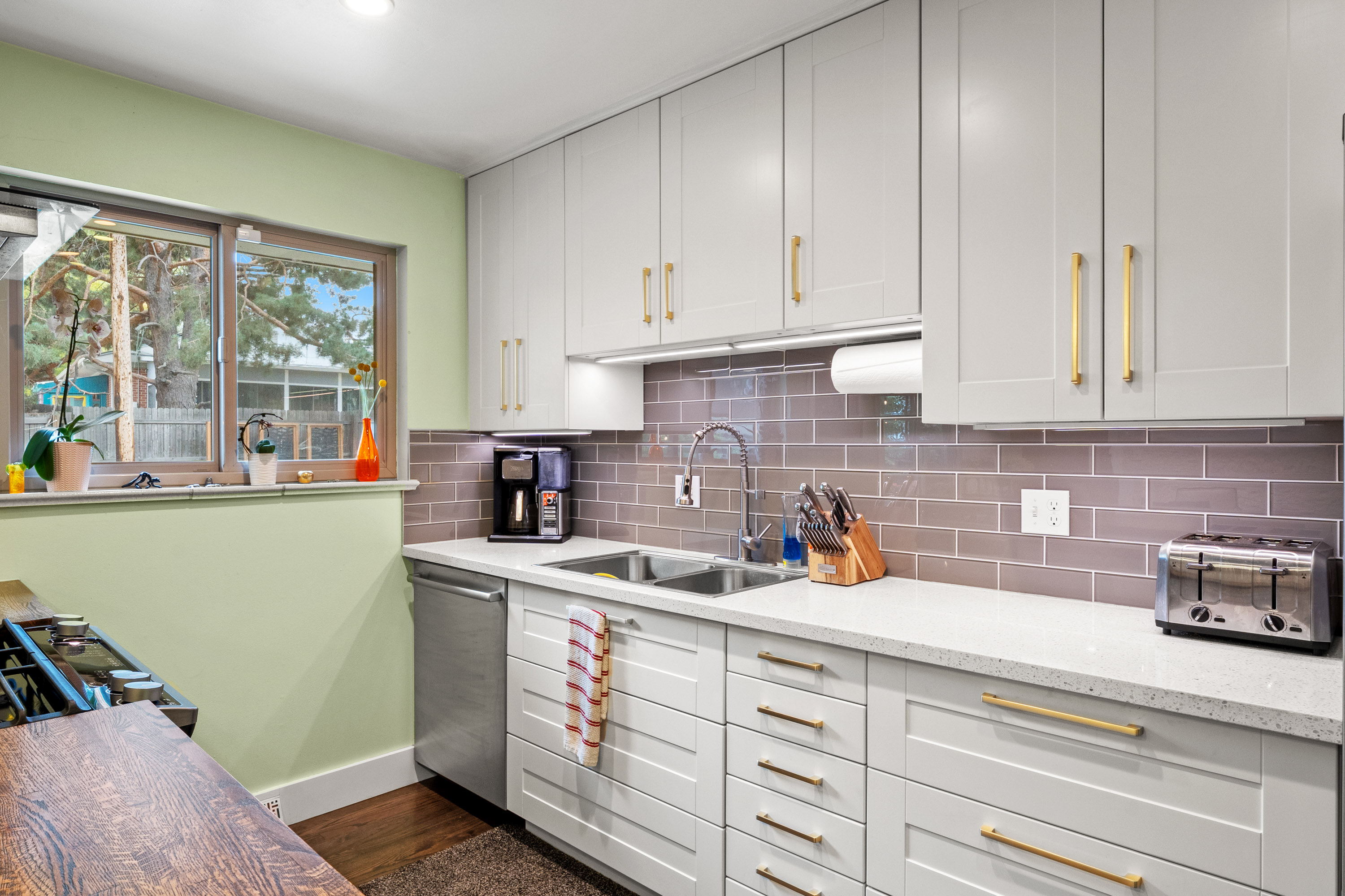  Beautifully Updated 5-Bedroom, 3-Bath Ranch - 物件實景