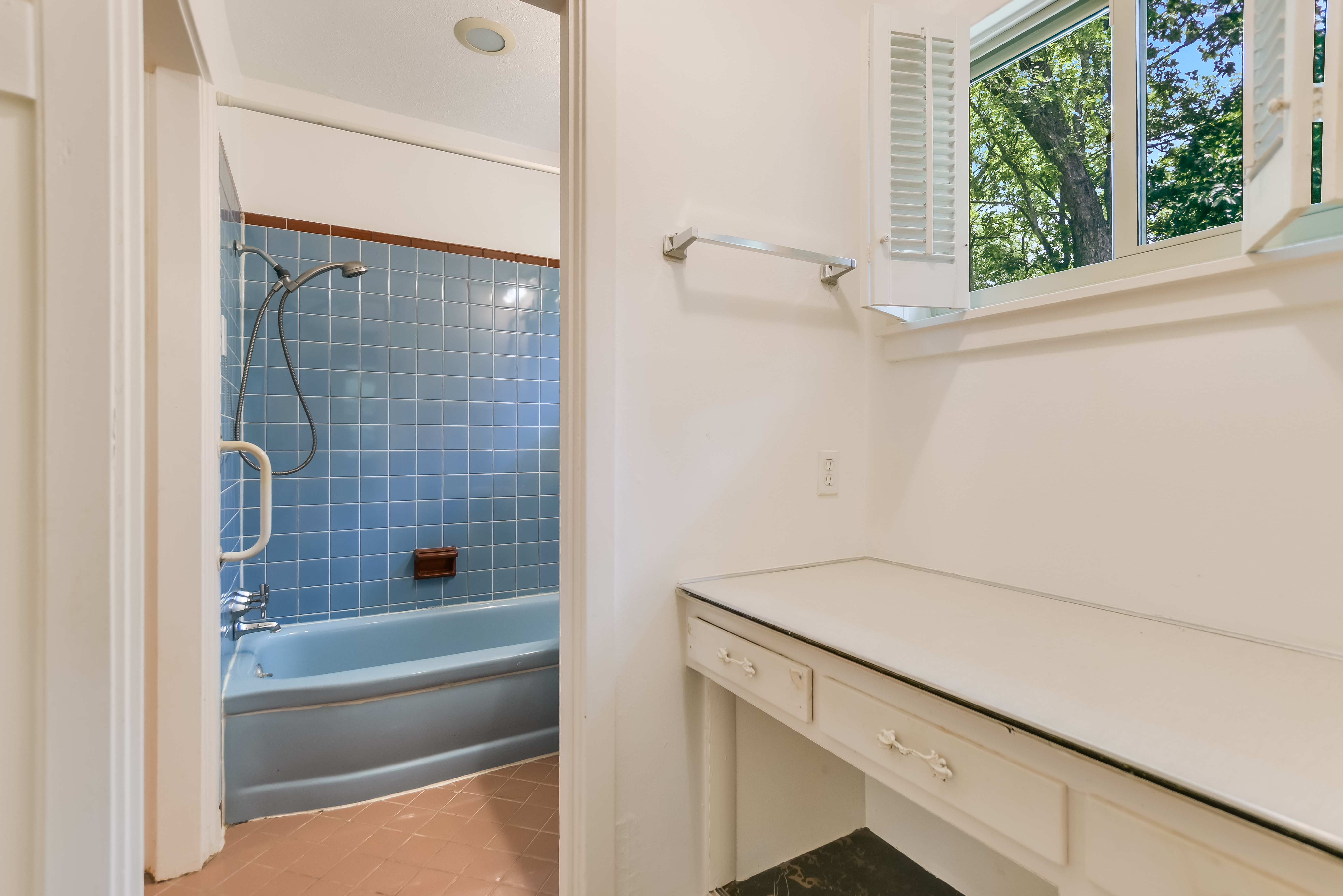  JUST LISTED in Tarrytown - 物件實景