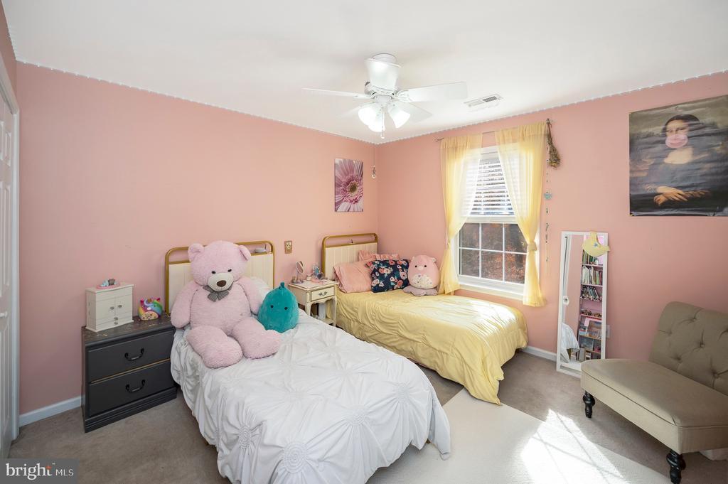 Fredericksburg, Virginia, 22405, United States, 5 Bedrooms Bedrooms, ,4 BathroomsBathrooms,Residential,For Sale,1993434