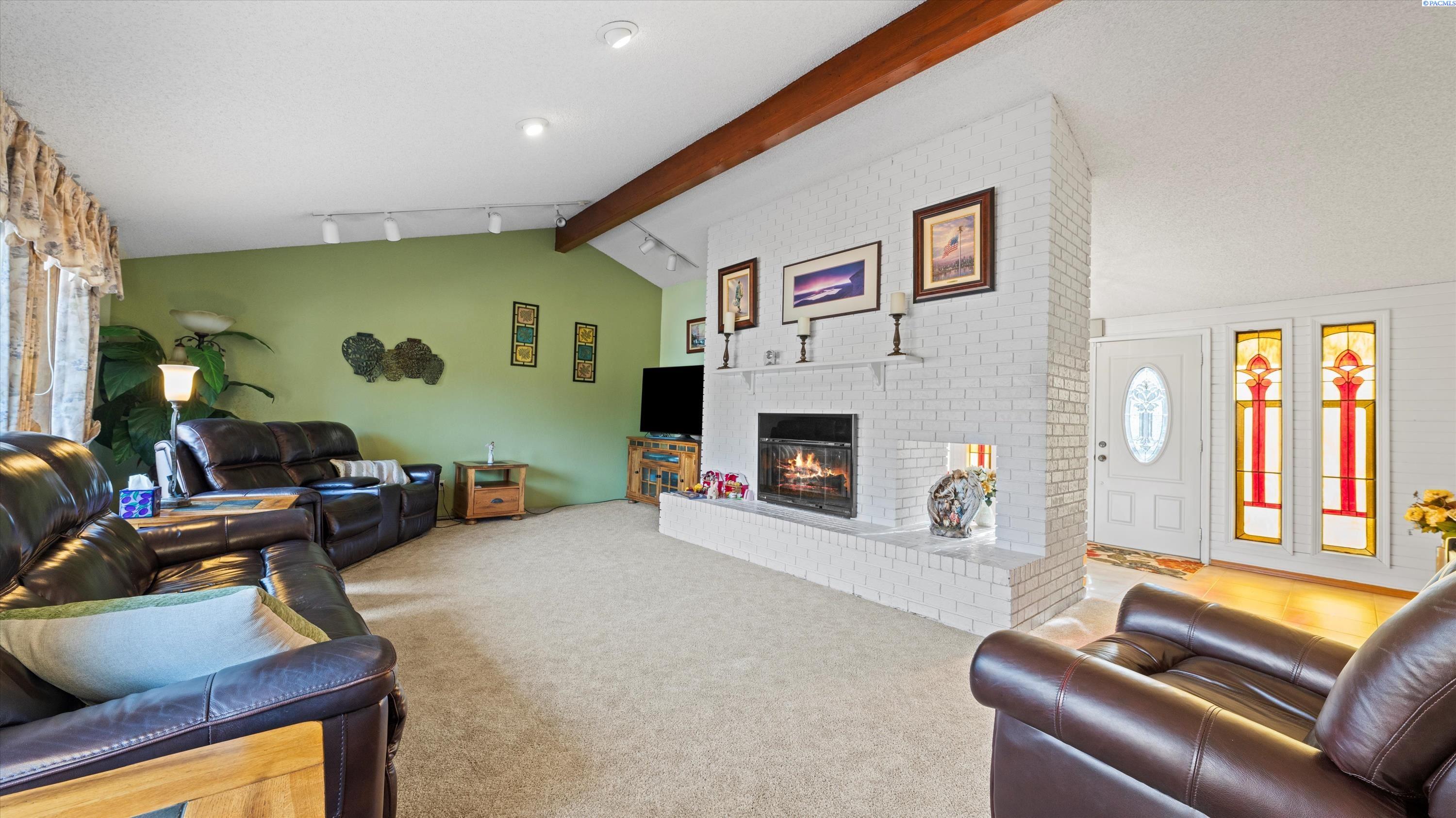 Richland, Washington, 99352, United States, 5 Bedrooms Bedrooms, ,1 BathroomBathrooms,Residential,For Sale,1991452