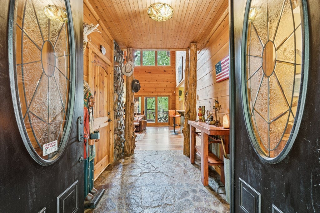 Ellijay, Georgia, 30540, United States, 3 Bedrooms Bedrooms, ,4 BathroomsBathrooms,Residential,For Sale,1952402