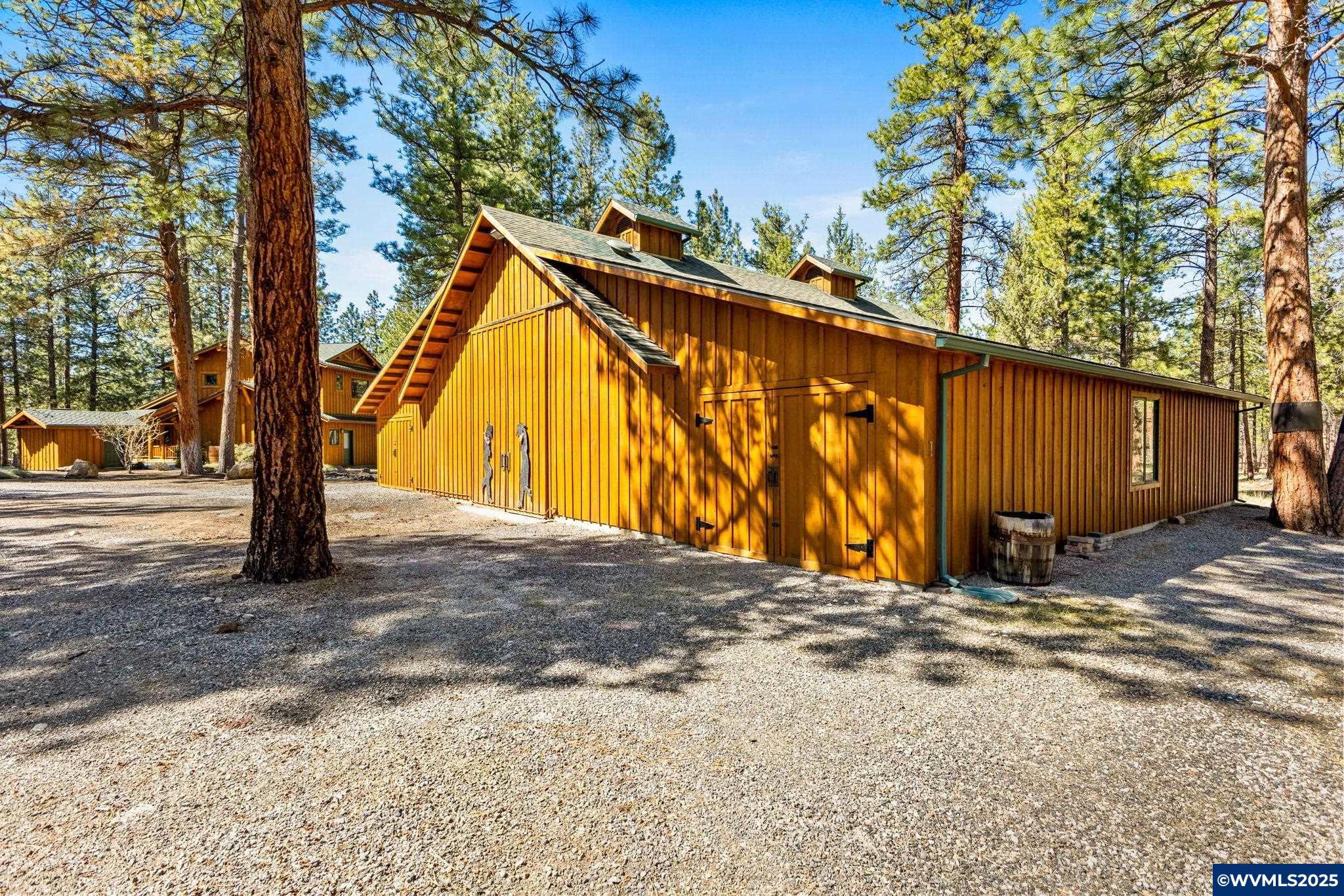 Sisters, Oregon, 97759, United States, 3 Bedrooms Bedrooms, ,6 BathroomsBathrooms,Residential,For Sale,1784576