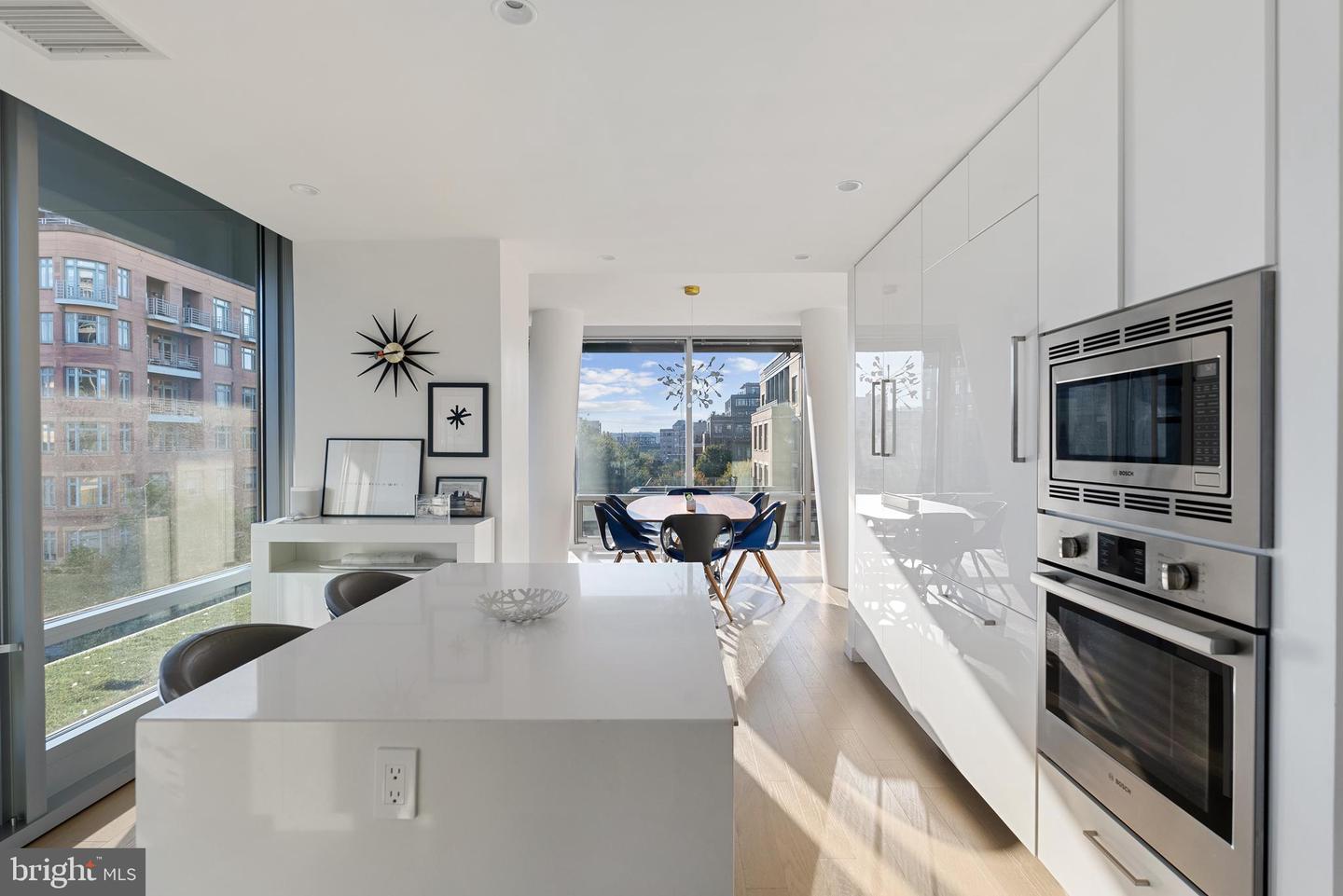 Washington, District of Columbia, 20037, United States, 3 Bedrooms Bedrooms, ,3 BathroomsBathrooms,Residential,For Sale,1961771