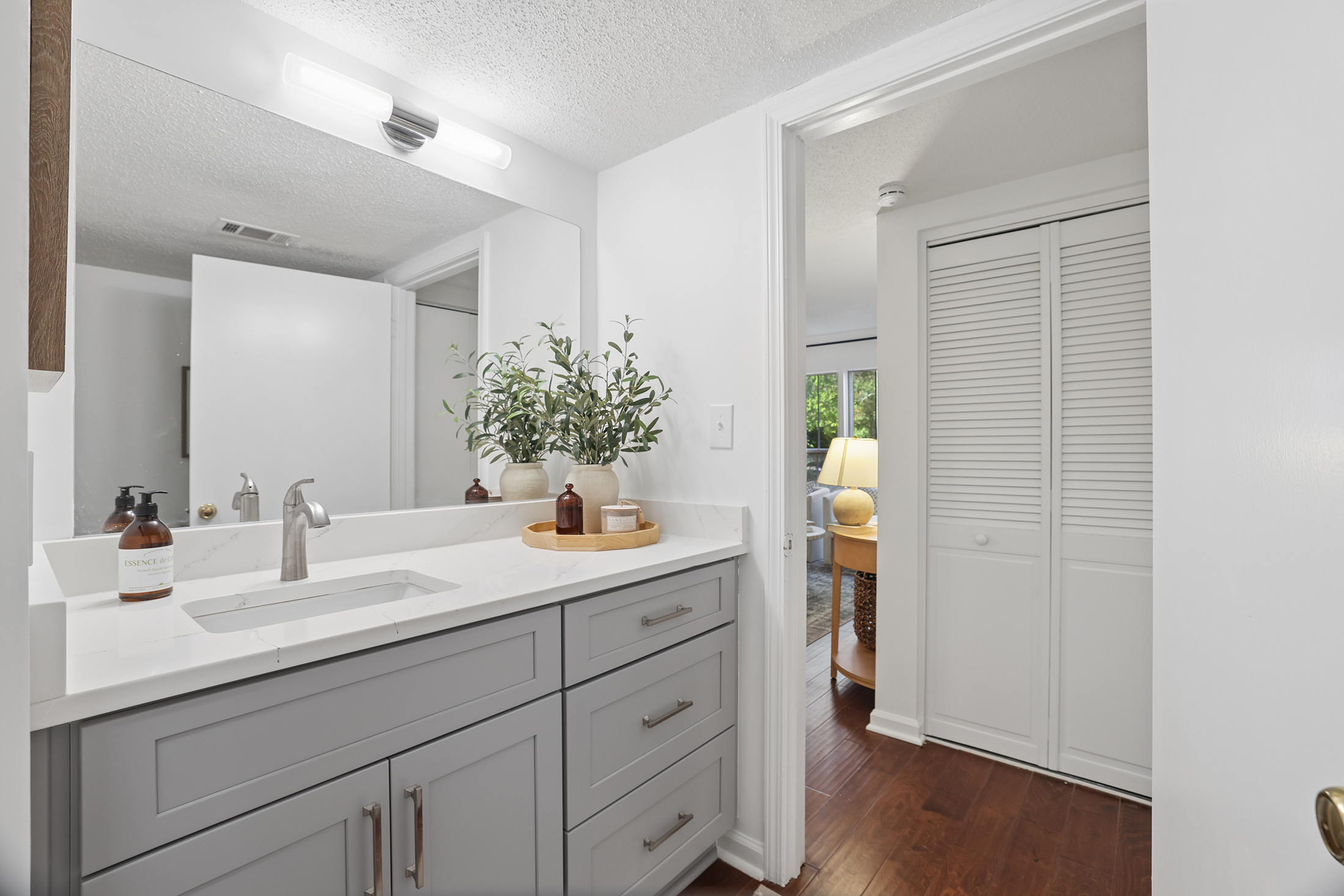  Designer Finishes, Abundant Natural Light and Outstanding Storage - 物件實景