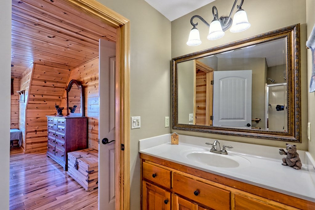 Young Harris, Georgia, 30582, United States, 4 Bedrooms Bedrooms, ,5 BathroomsBathrooms,Residential,For Sale,1987920