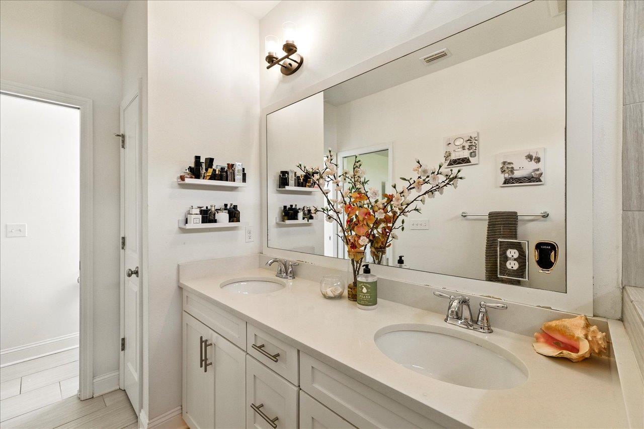 Tallahassee, Florida, 32311, United States, 4 Bedrooms Bedrooms, ,3 BathroomsBathrooms,Residential,For Sale,1907492