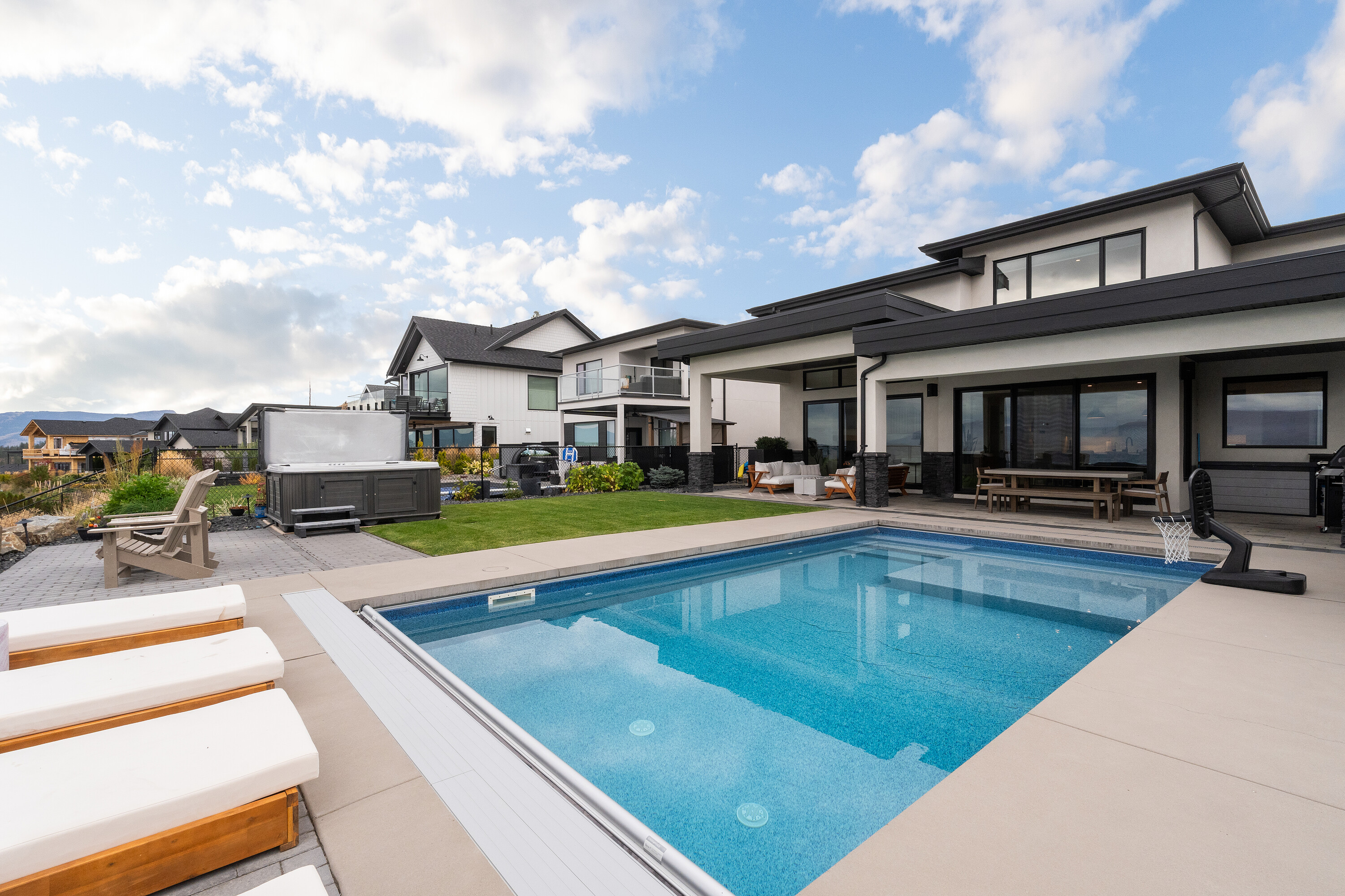  Large Family Home - 物件實景