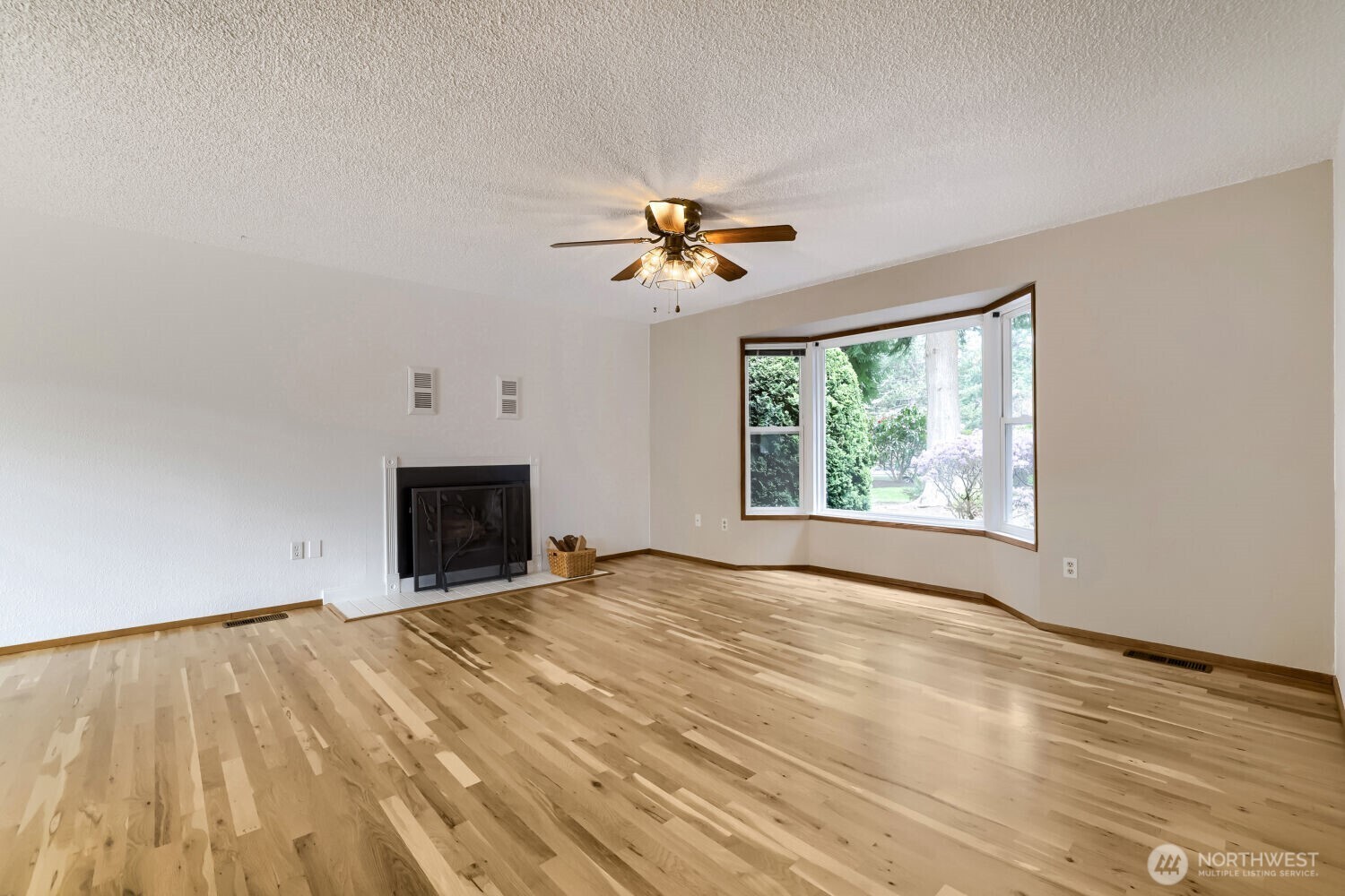 Everett, Washington, 98208, United States, 3 Bedrooms Bedrooms, ,1 BathroomBathrooms,Residential,For Sale,2036475