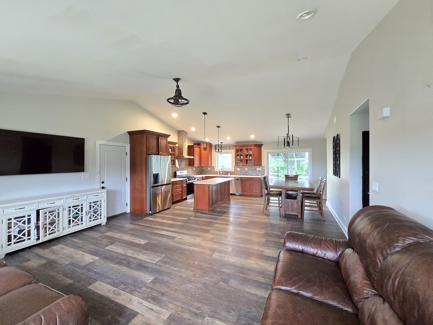 Wadsworth, Illinois, 60083, United States, 3 Bedrooms Bedrooms, ,2 BathroomsBathrooms,Residential,For Sale,1924049