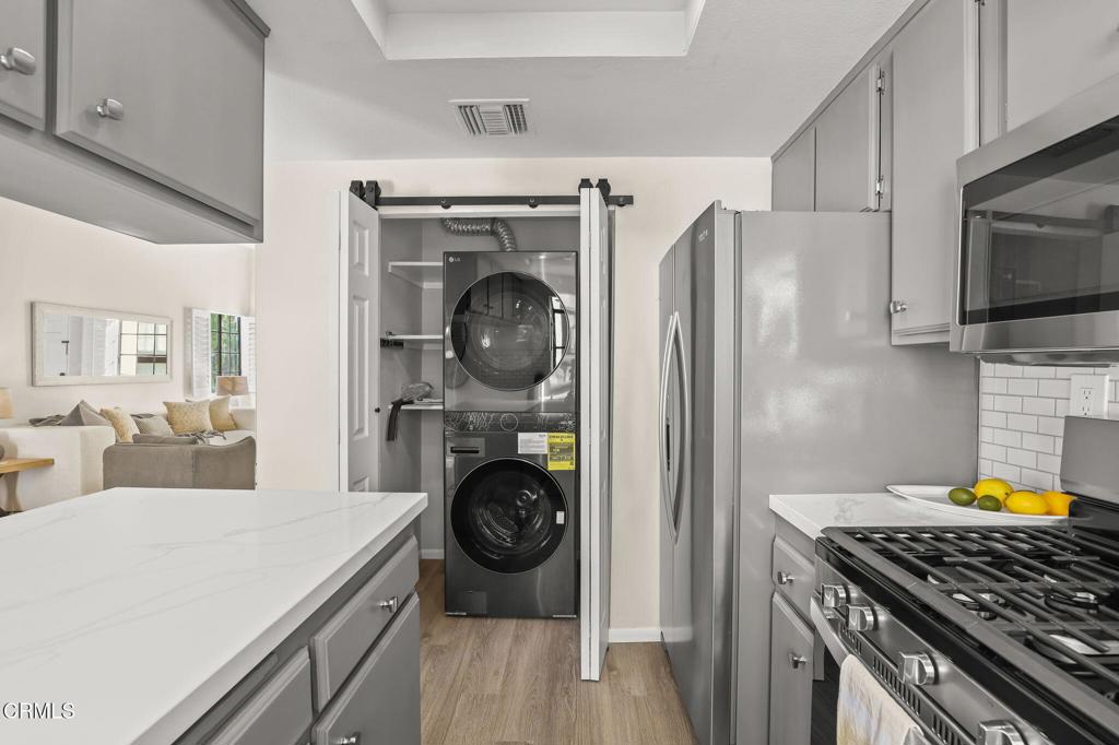 Pasadena, California, 91101, United States, 2 Bedrooms Bedrooms, ,2 BathroomsBathrooms,Residential,For Sale,1989436