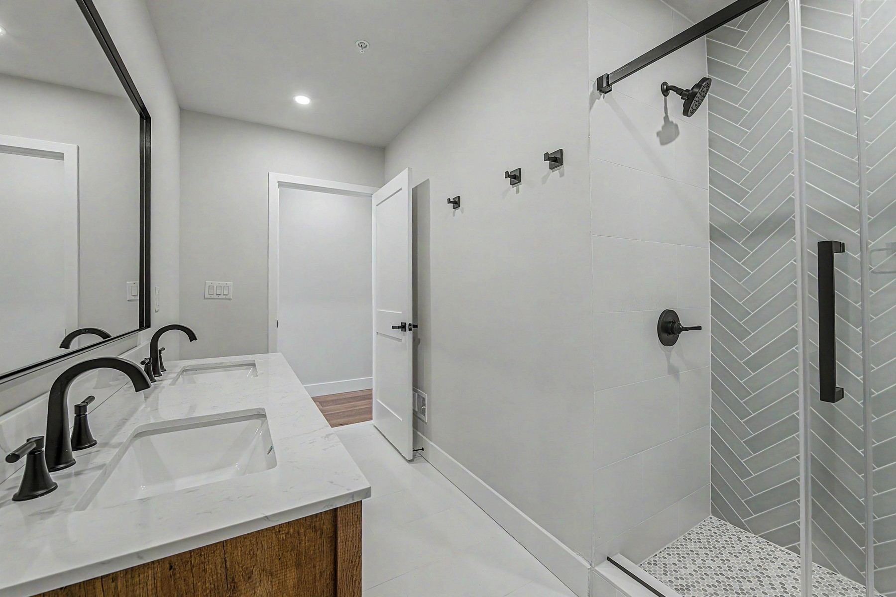  323 E Oak Avenue #103 - 物件實景