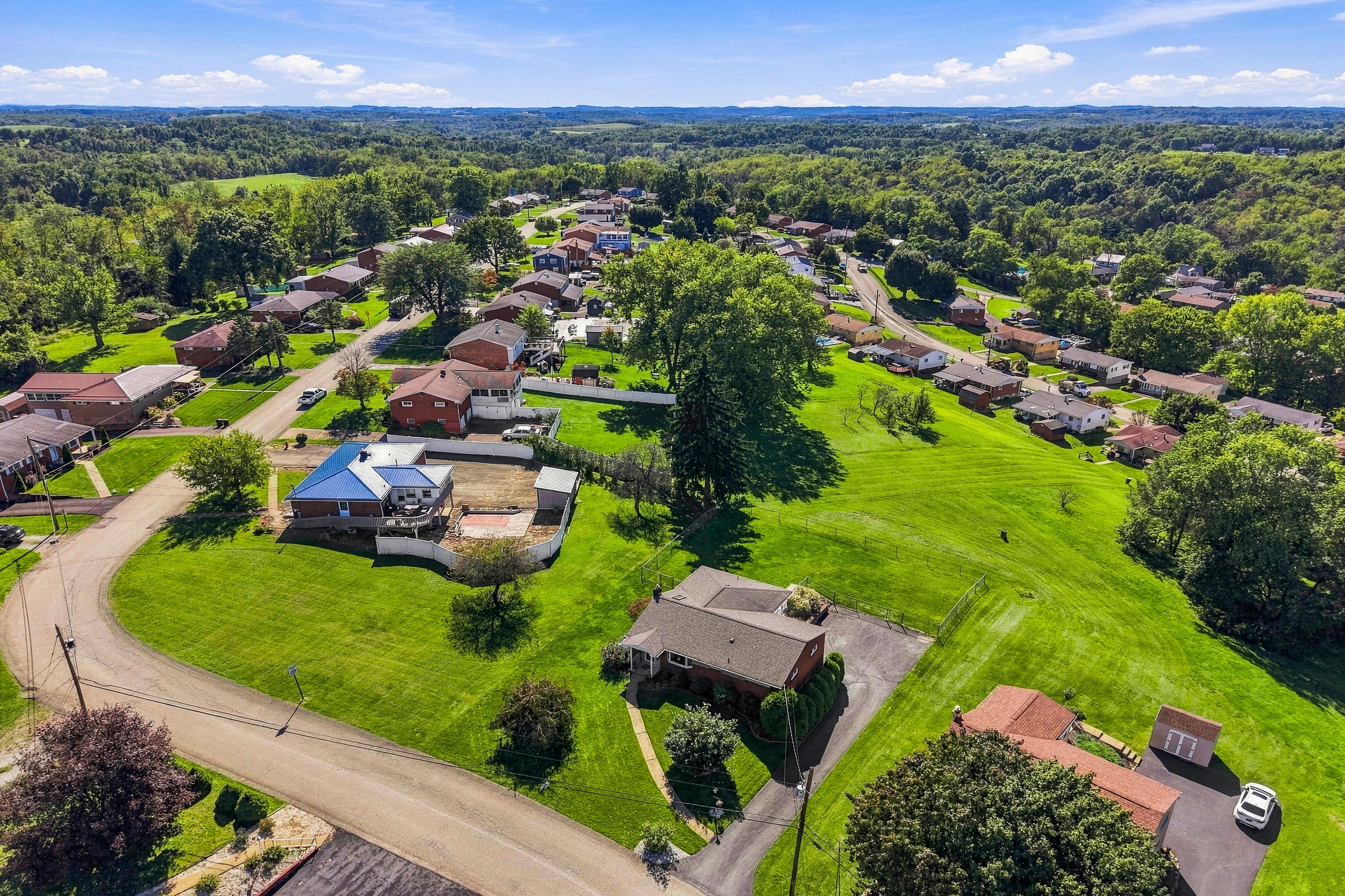  16 South Rolling Hills Avenue, Irwin, PA 15642 - 物件實景