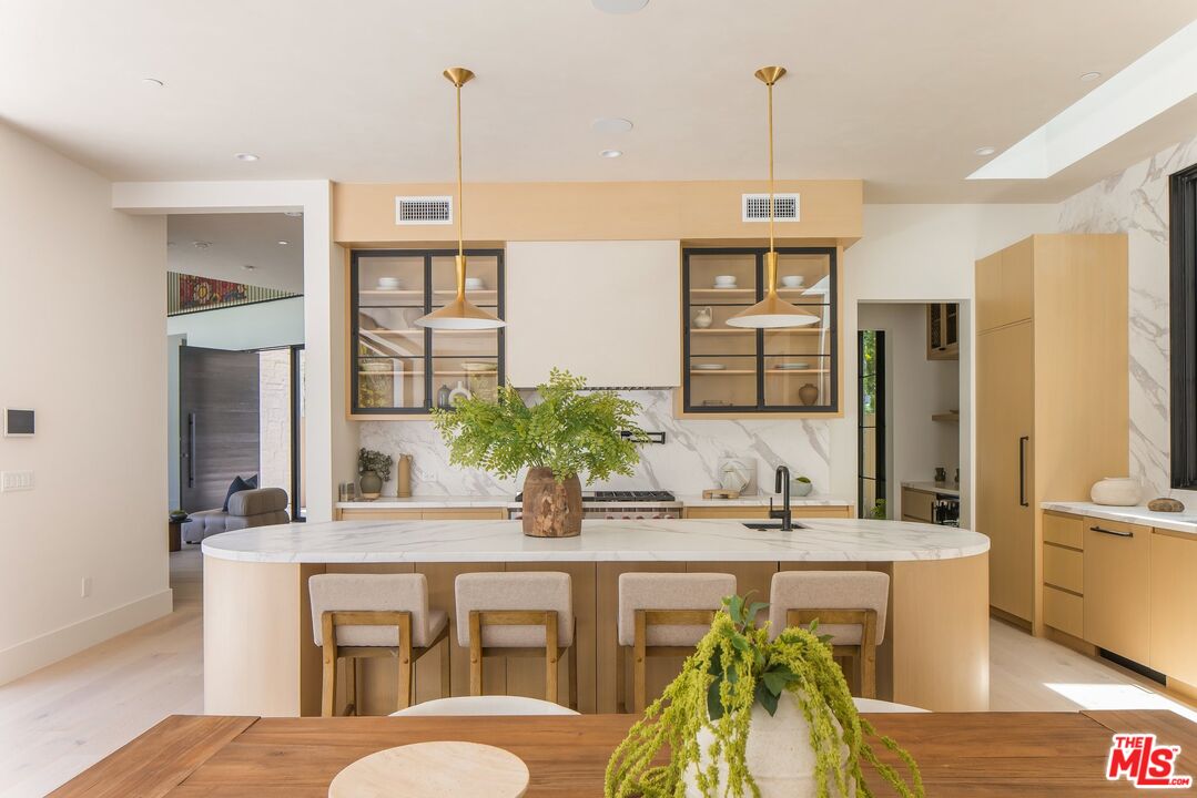Los Angeles, California, 90049, United States, 5 Bedrooms Bedrooms, ,3 BathroomsBathrooms,Residential,For Sale,1839044