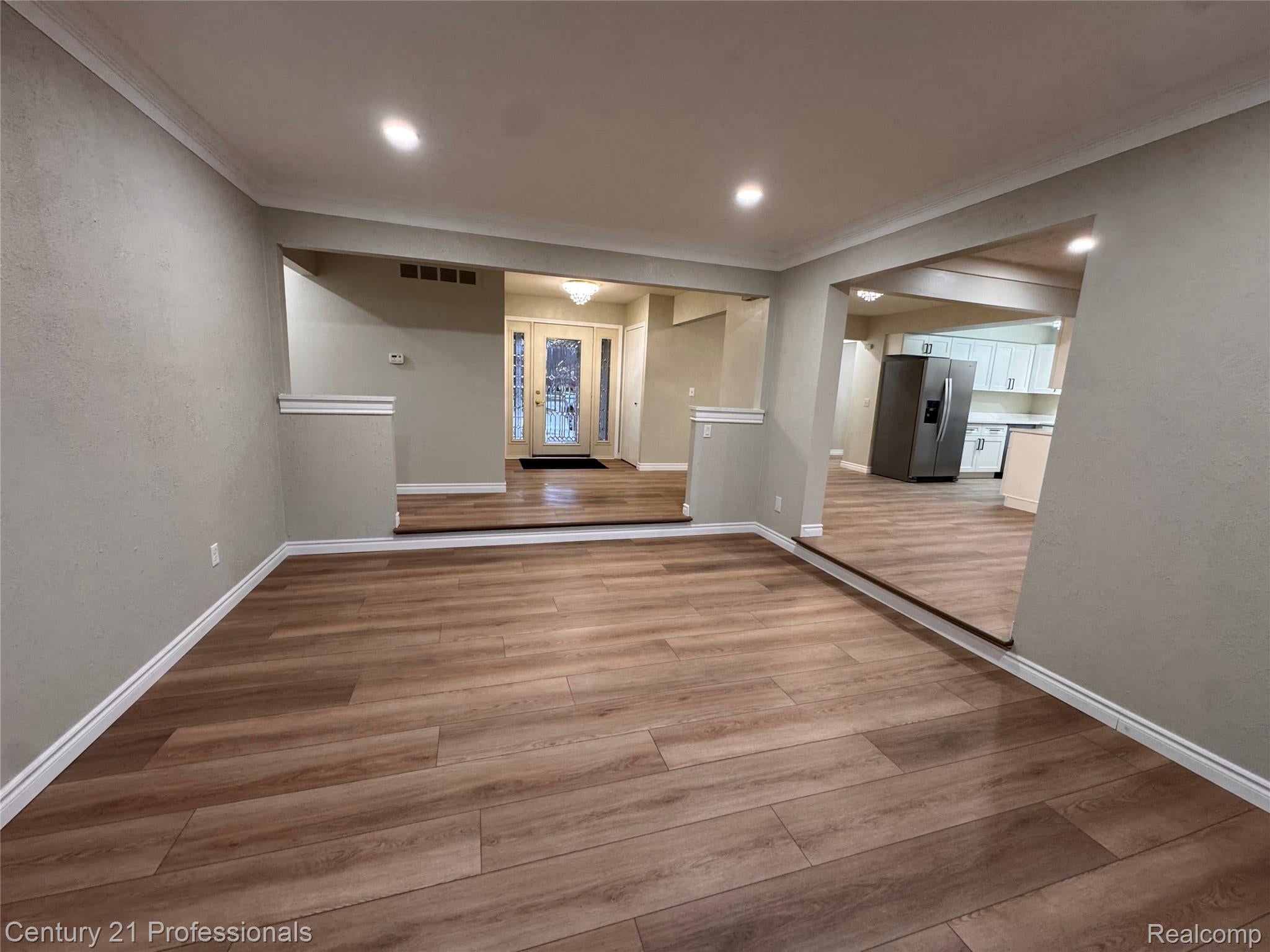 Troy, Michigan, 48085, United States, 4 Bedrooms Bedrooms, ,3 BathroomsBathrooms,Residential,For Sale,2009052