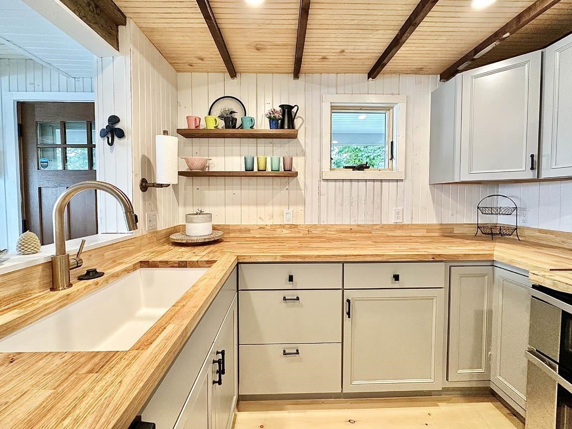 Bristol, New Hampshire, 03222, United States, 2 Bedrooms Bedrooms, ,Residential,For Sale,1933132