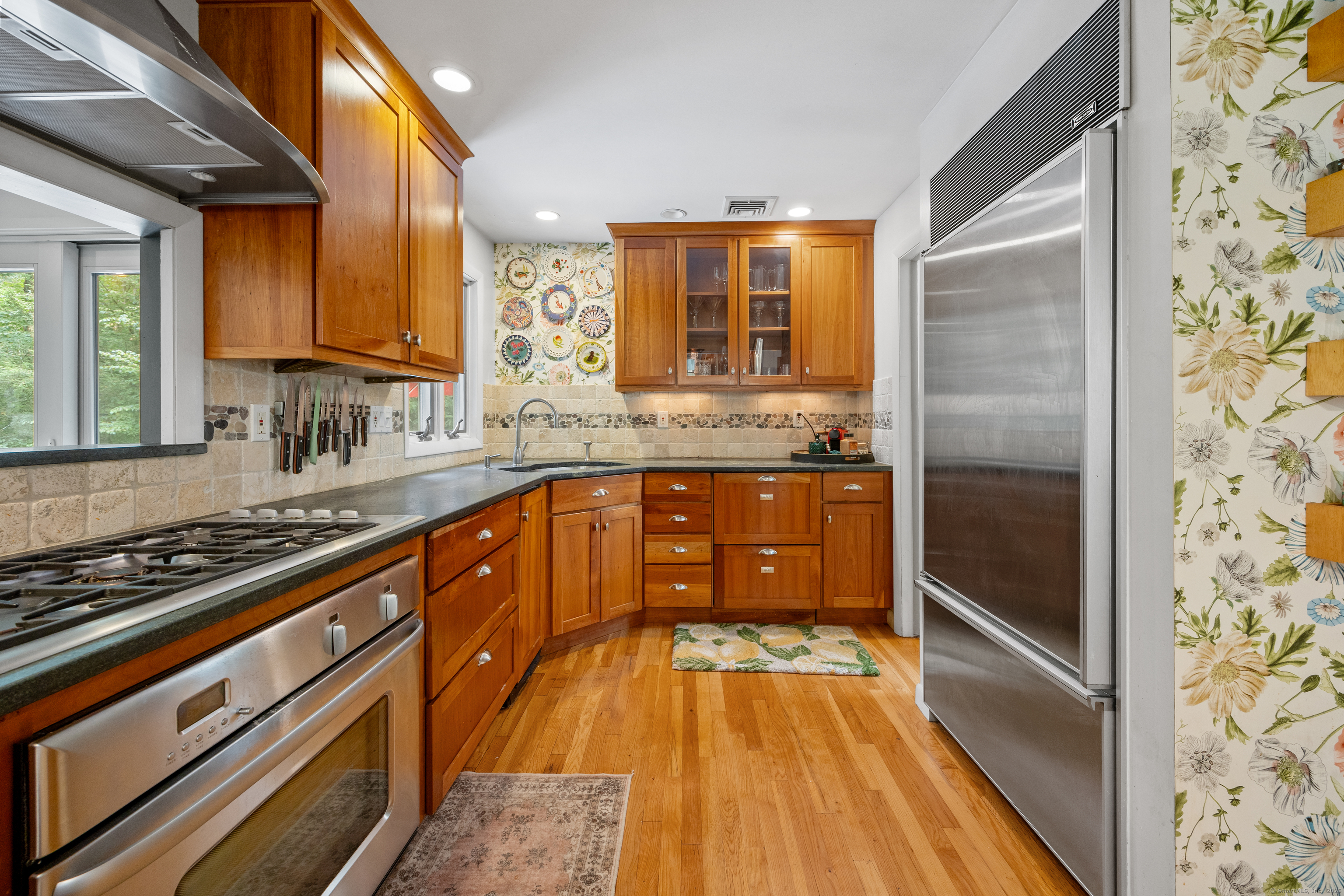 Woodbridge, Connecticut, 06525, United States, 3 Bedrooms Bedrooms, ,4 BathroomsBathrooms,Residential,For Sale,1912137
