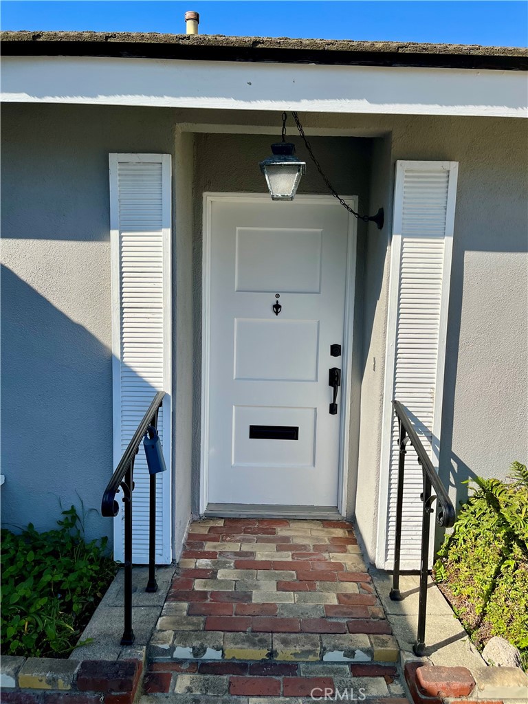 Huntington Beach, California, 92649, United States, 4 Bedrooms Bedrooms, ,2 BathroomsBathrooms,Residential,For Sale,1989631