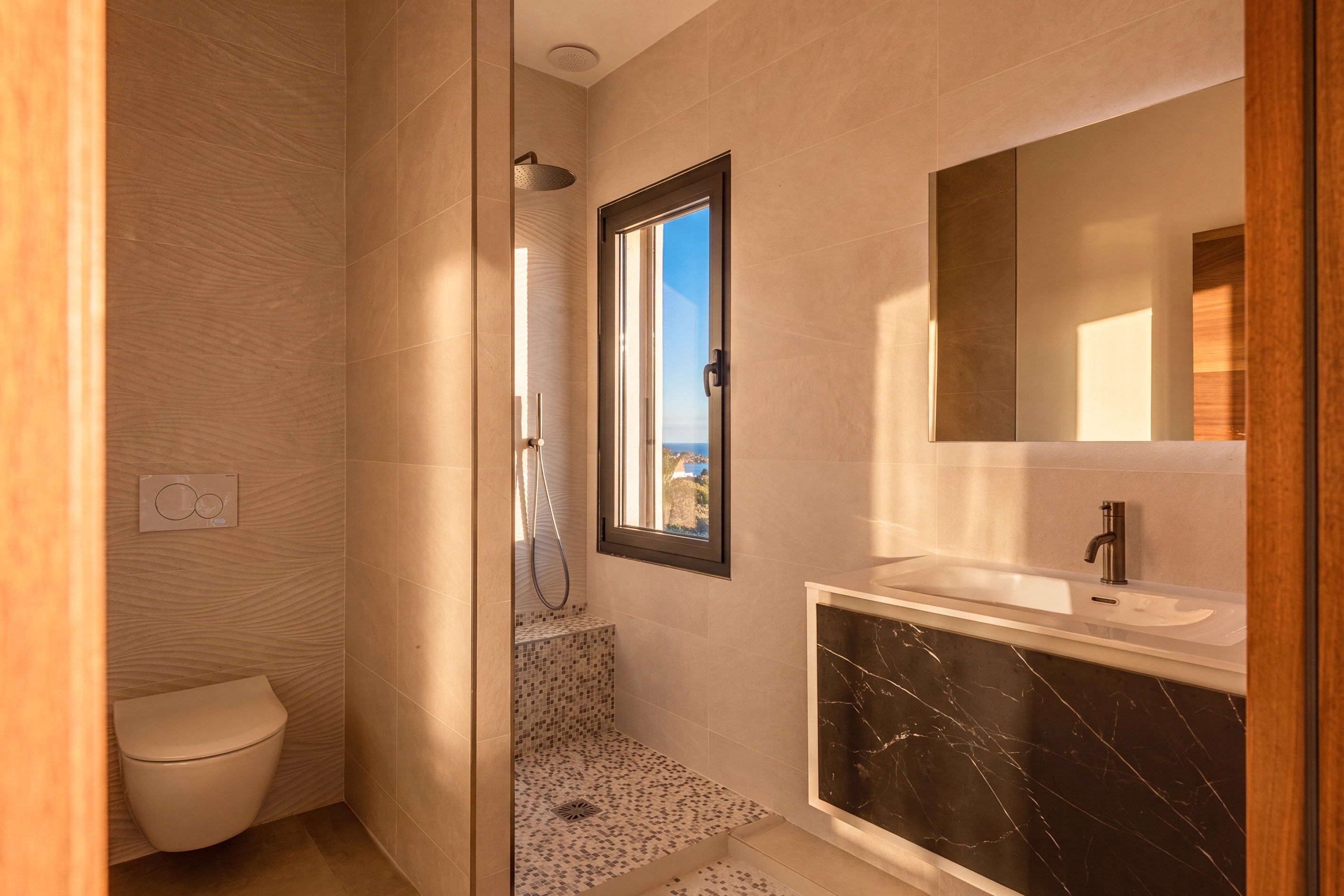 Renovated contemporary villa with panoramic sea views to Cap d