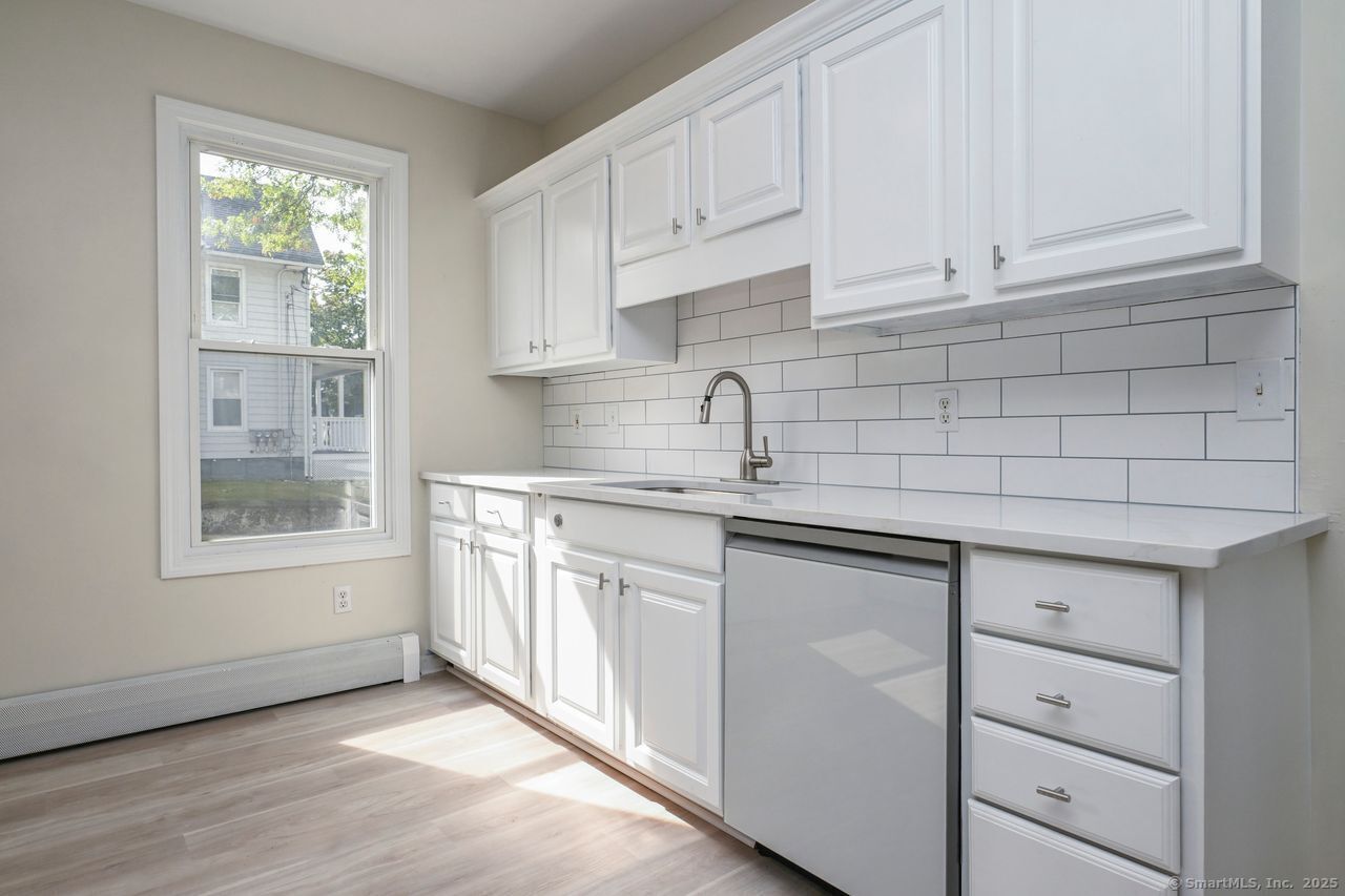 Wallingford, Connecticut, 06492, United States, 6 Bedrooms Bedrooms, ,4 BathroomsBathrooms,Residential,For Sale,1989730