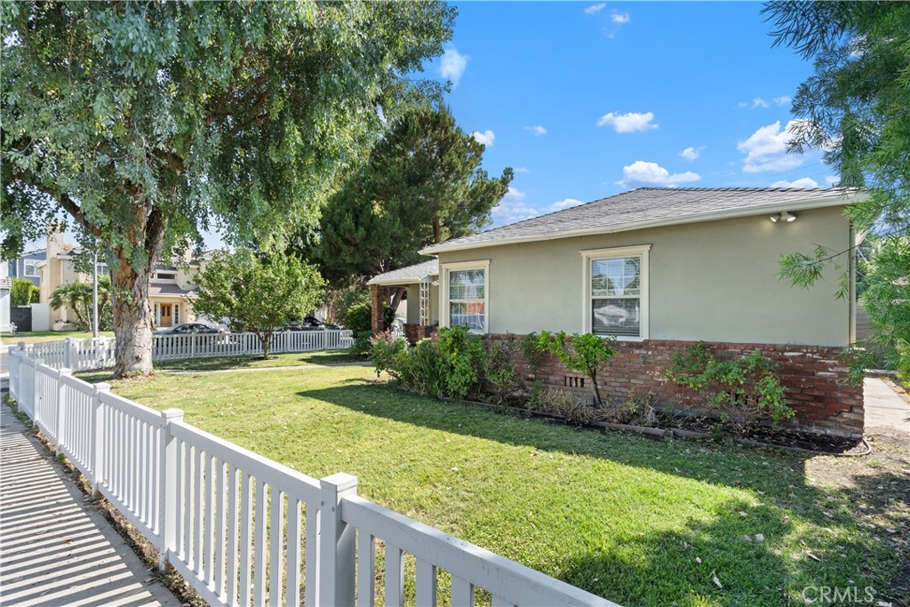 Tarzana, California, 91356, United States, 3 Bedrooms Bedrooms, ,3 BathroomsBathrooms,Residential,For Sale,1918150